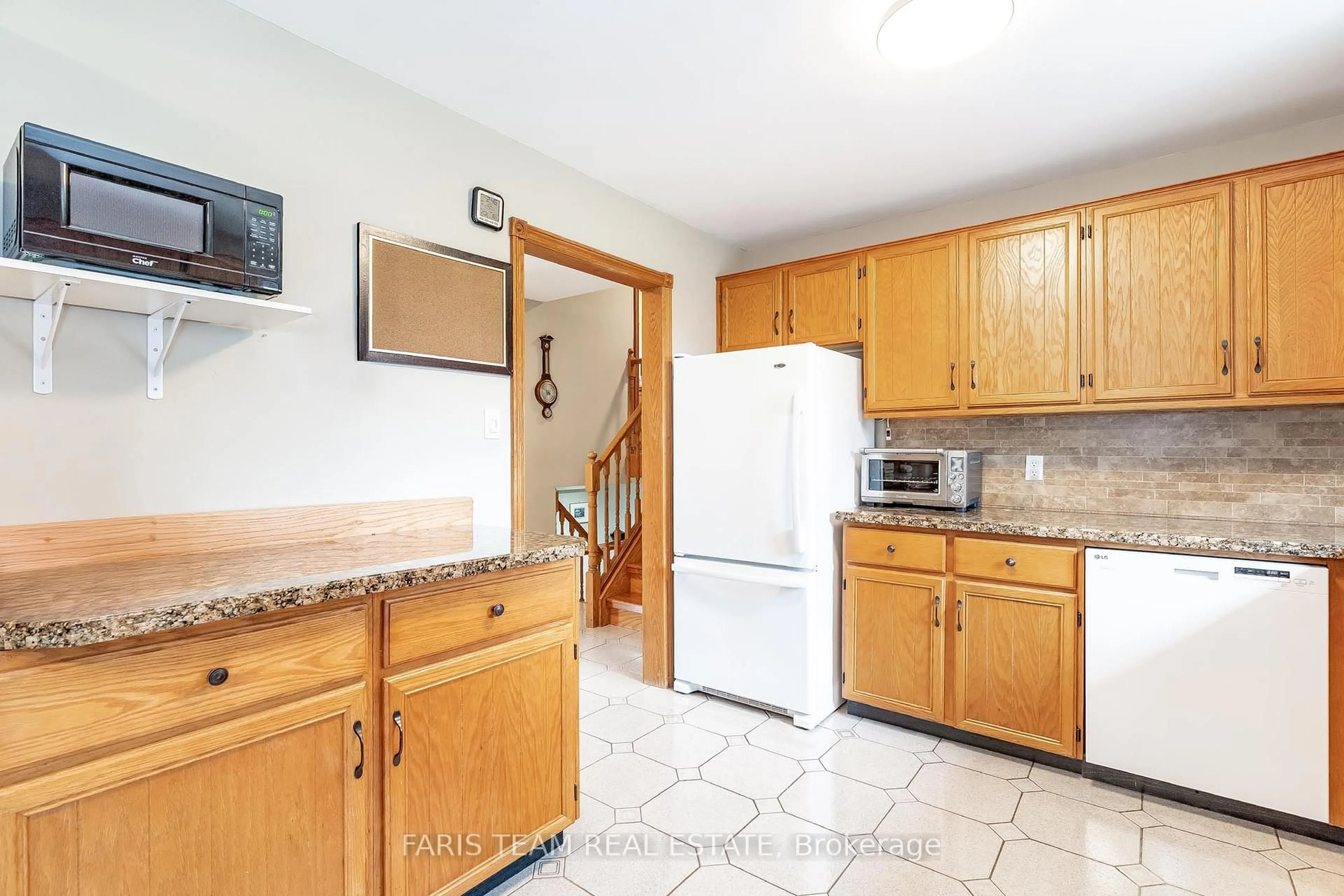 Standard kitchen, unknown for 856 Church Dr, Innisfil Ontario L0L 1K0