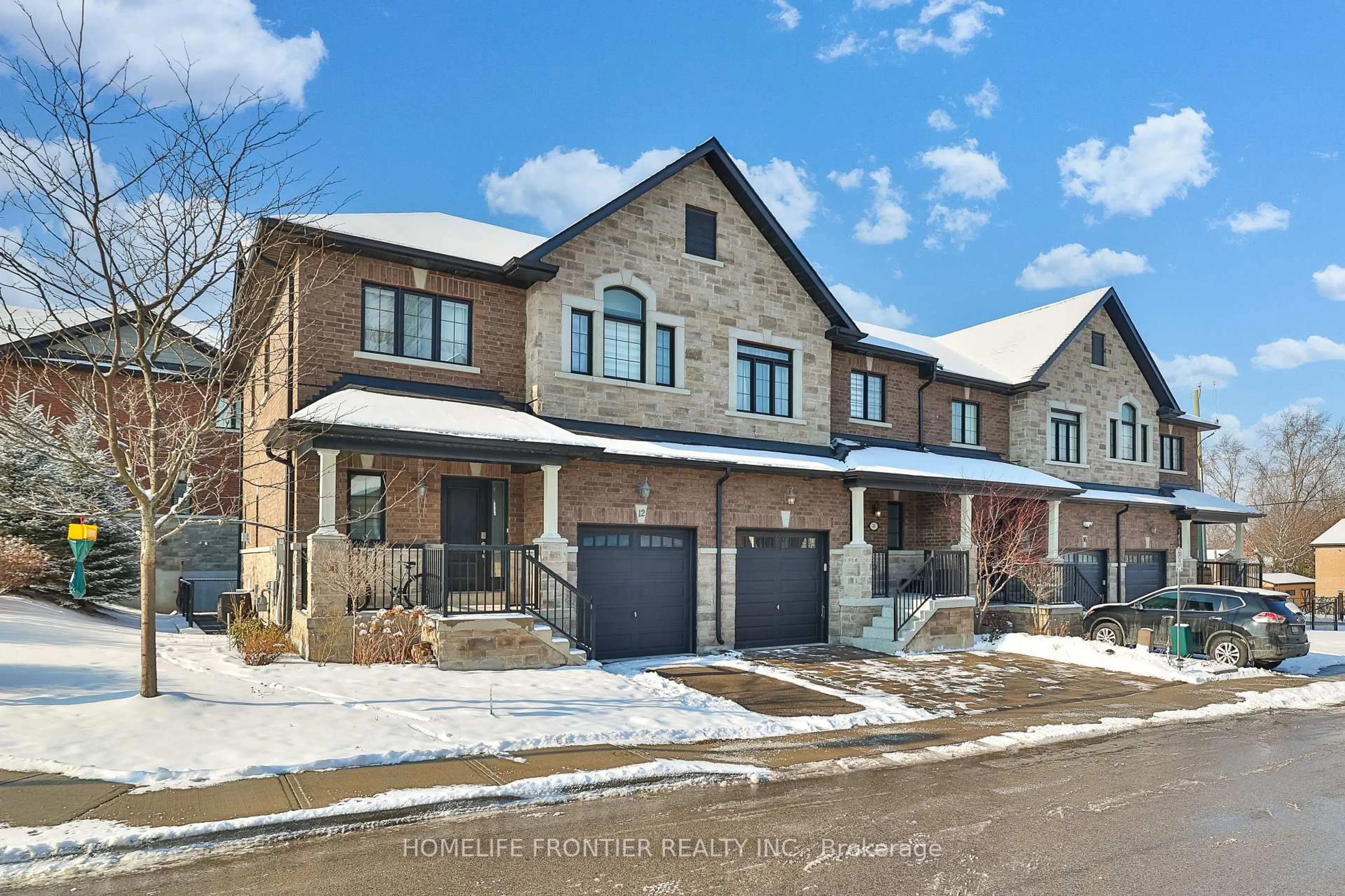 Home with brick exterior material, street for 14 Charmuse Lane, East Gwillimbury Ontario L9N 0N7