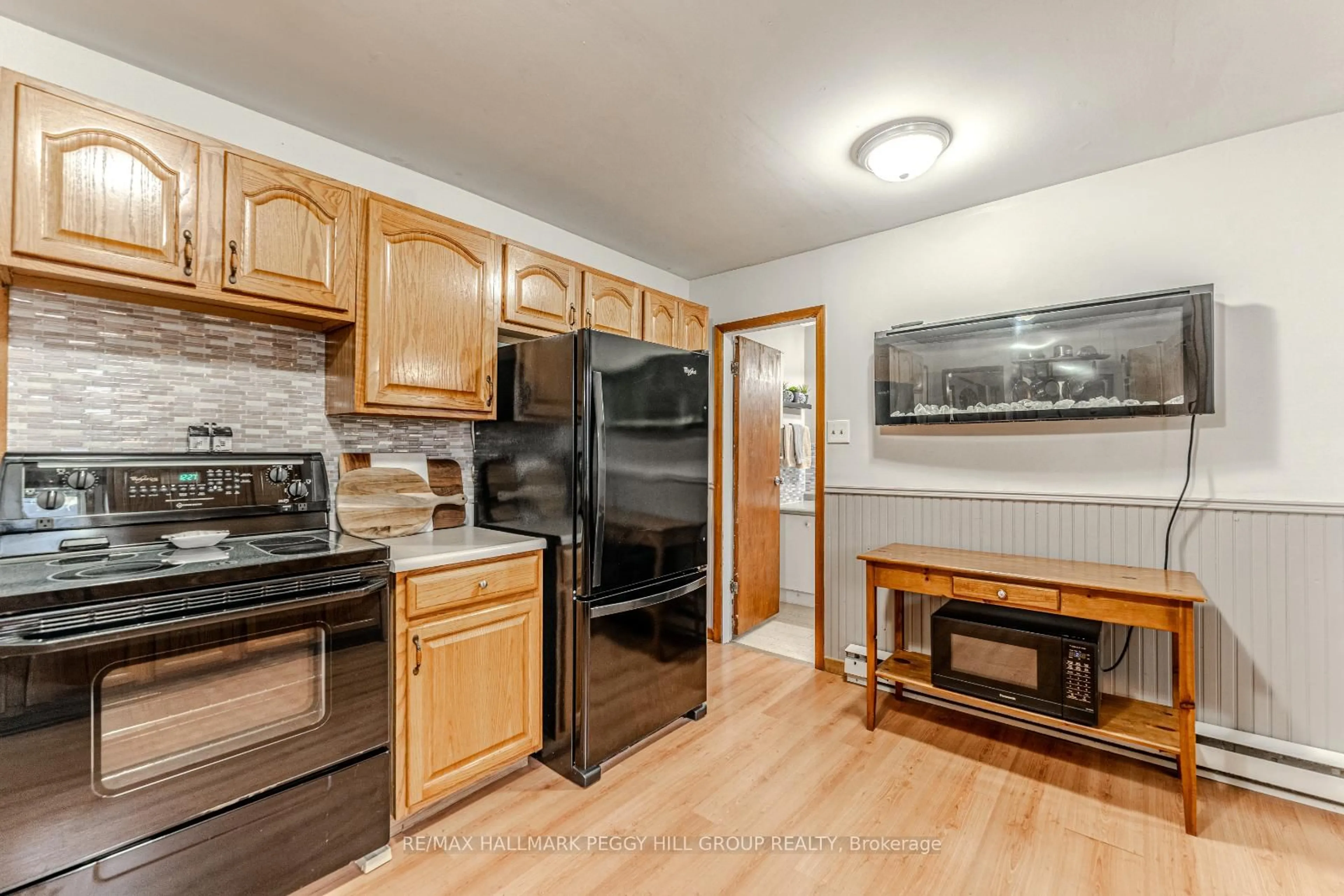 Standard kitchen, unknown for 8343 Main Street Lisle N/A, Adjala-Tosorontio Ontario L0M 1M0