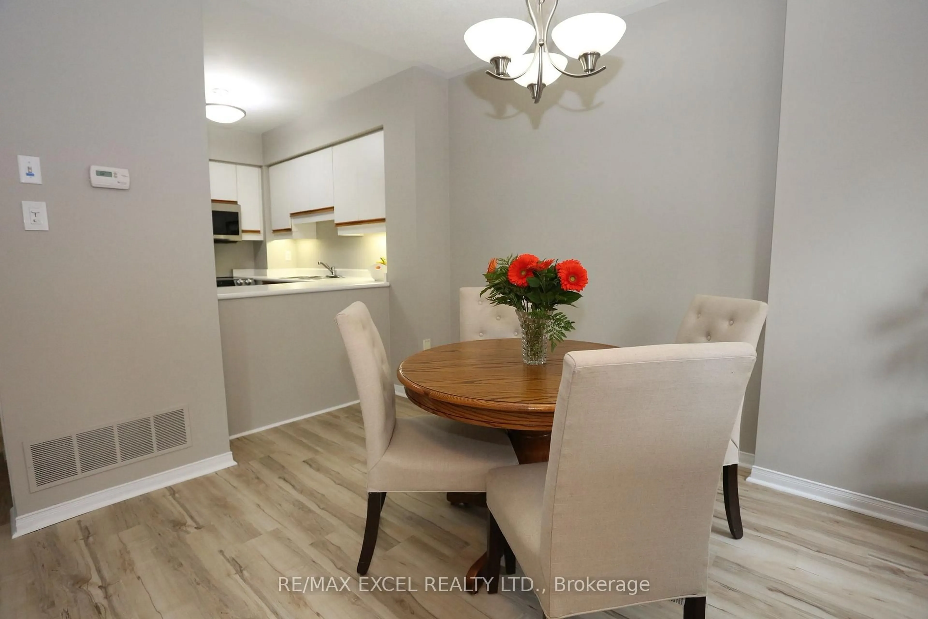 Dining room, wood/laminate floor for 735 New Westminster Dr #37, Vaughan Ontario L4J 7Y9
