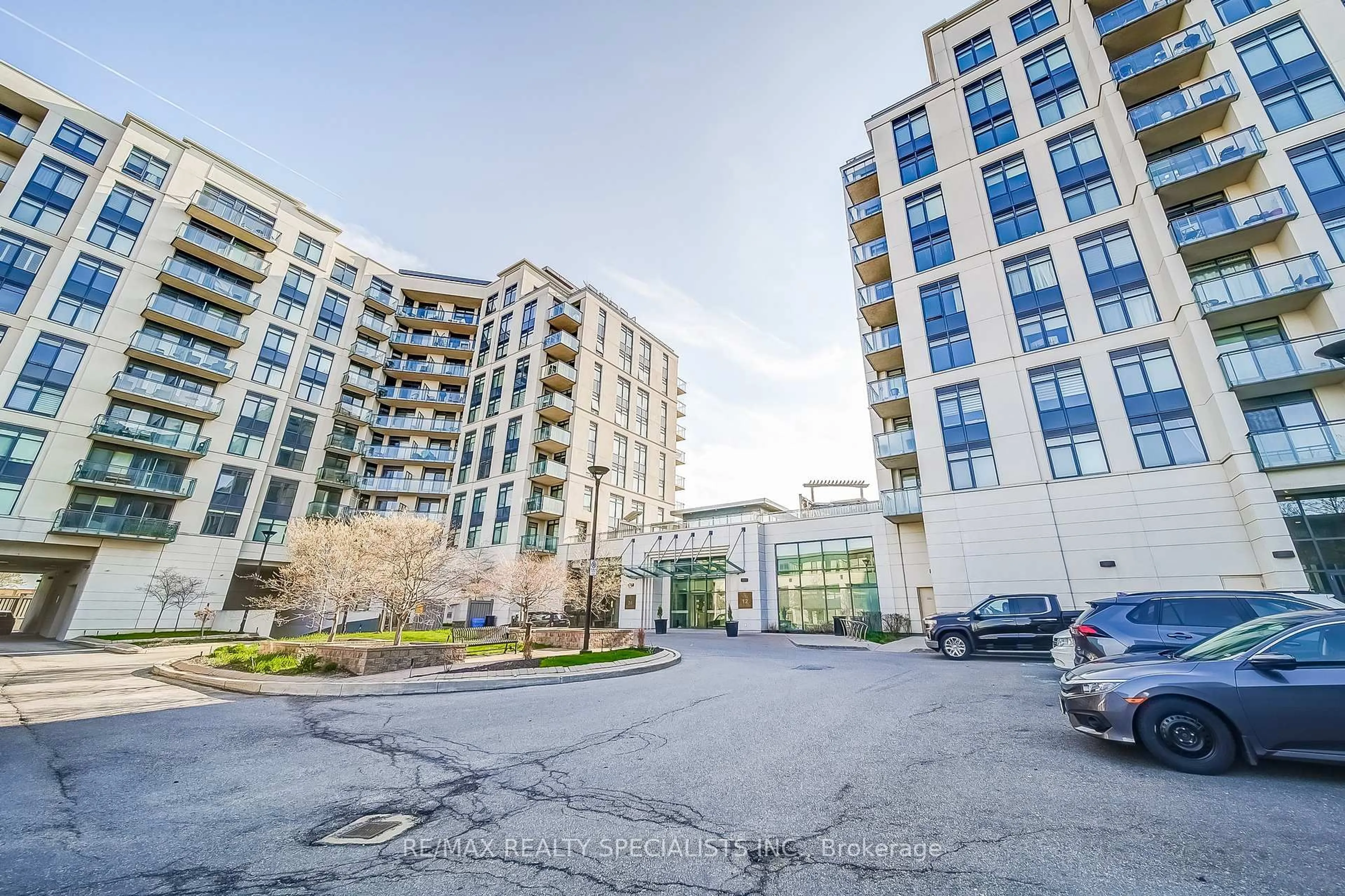 Indoor foyer for 24 Woodstream Blvd #710, Vaughan Ontario L4L 8C4