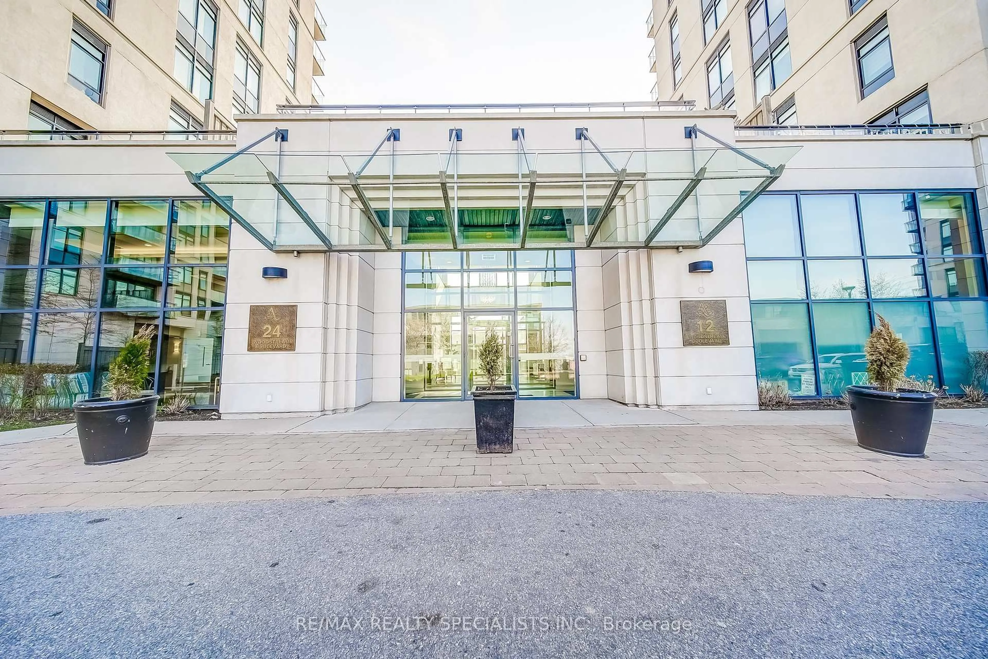 Indoor foyer for 24 Woodstream Blvd #710, Vaughan Ontario L4L 8C4