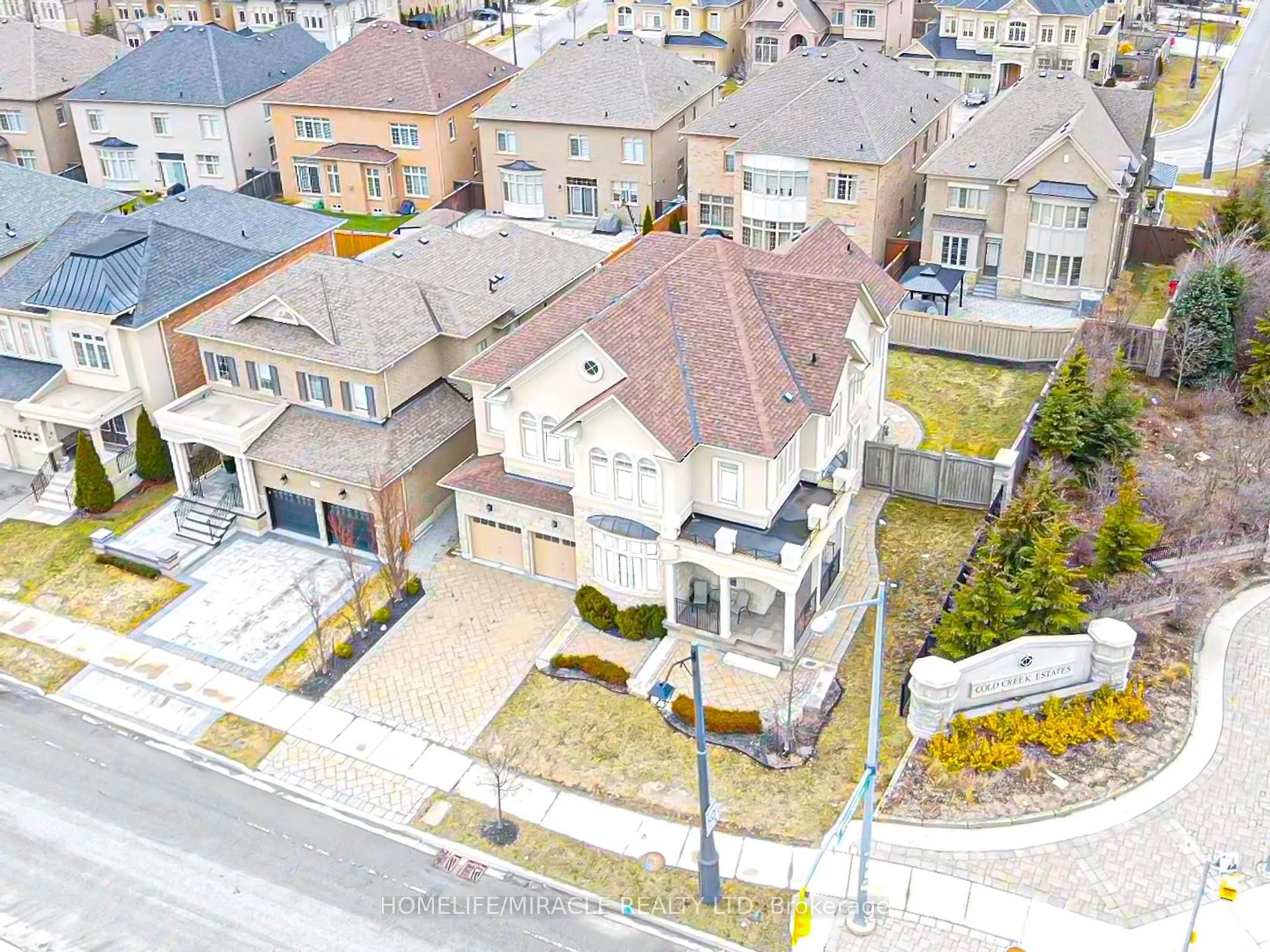 A pic from outside/outdoor area/front of a property/back of a property/a pic from drone, street for 2 Stanton Ave, Vaughan Ontario L4H 0V3