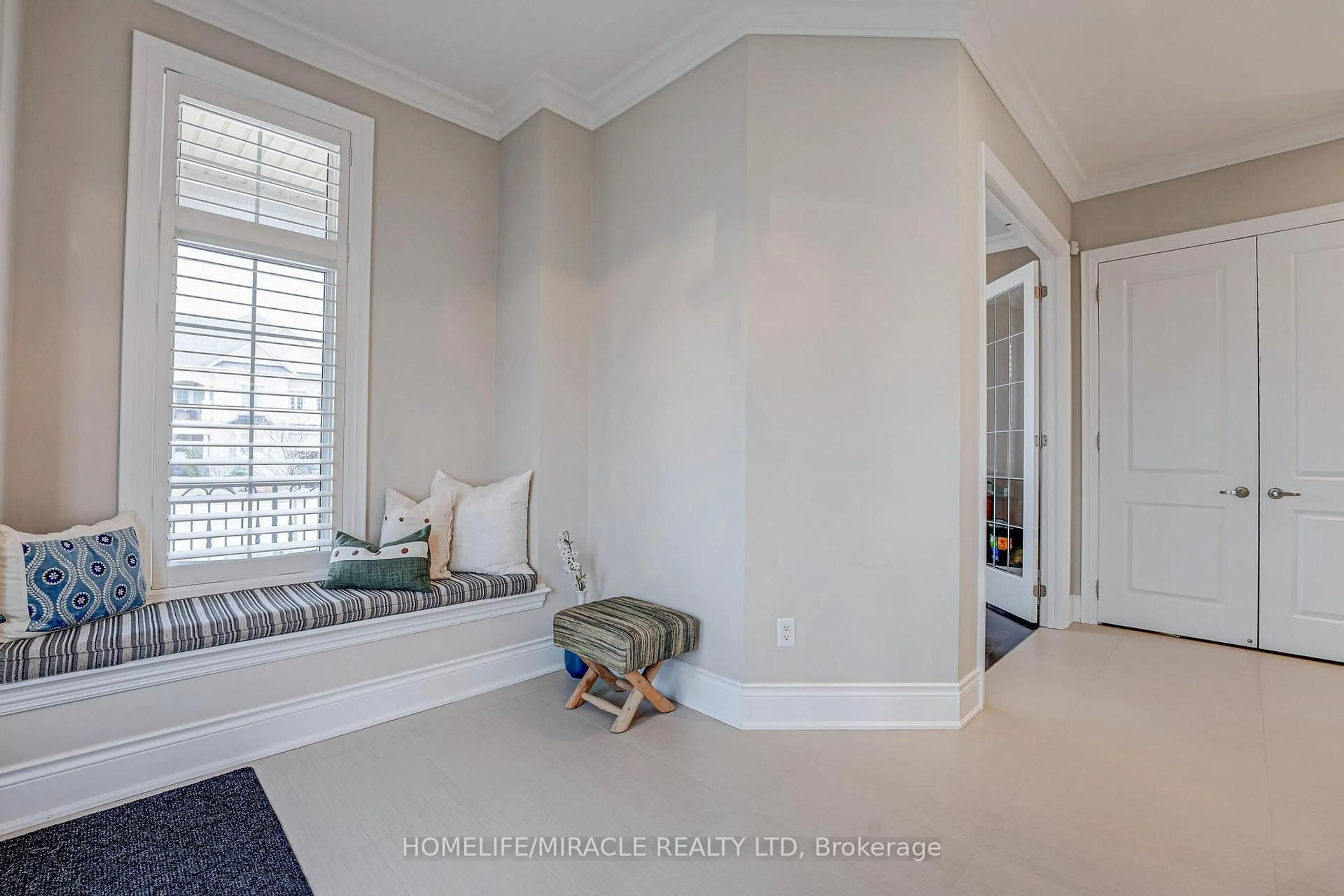 Indoor entryway for 2 Stanton Ave, Vaughan Ontario L4H 0V3