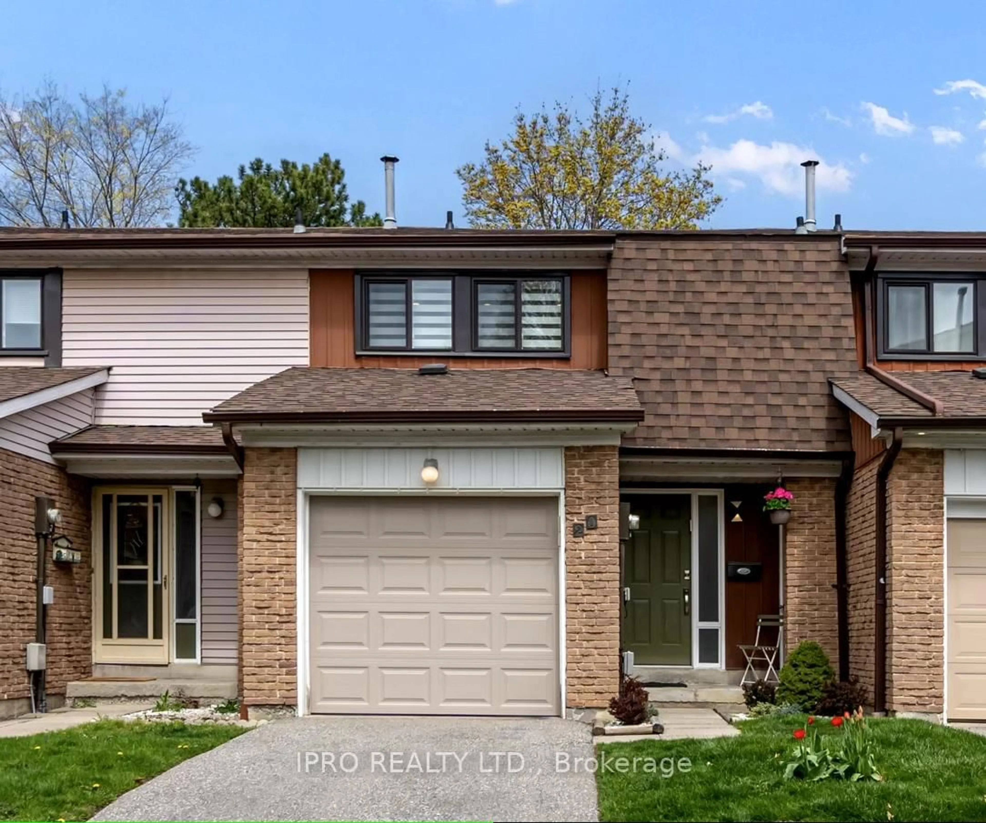 Home with brick exterior material, street for 260 Avenue Rd #20, Richmond Hill Ontario L4C 5G6