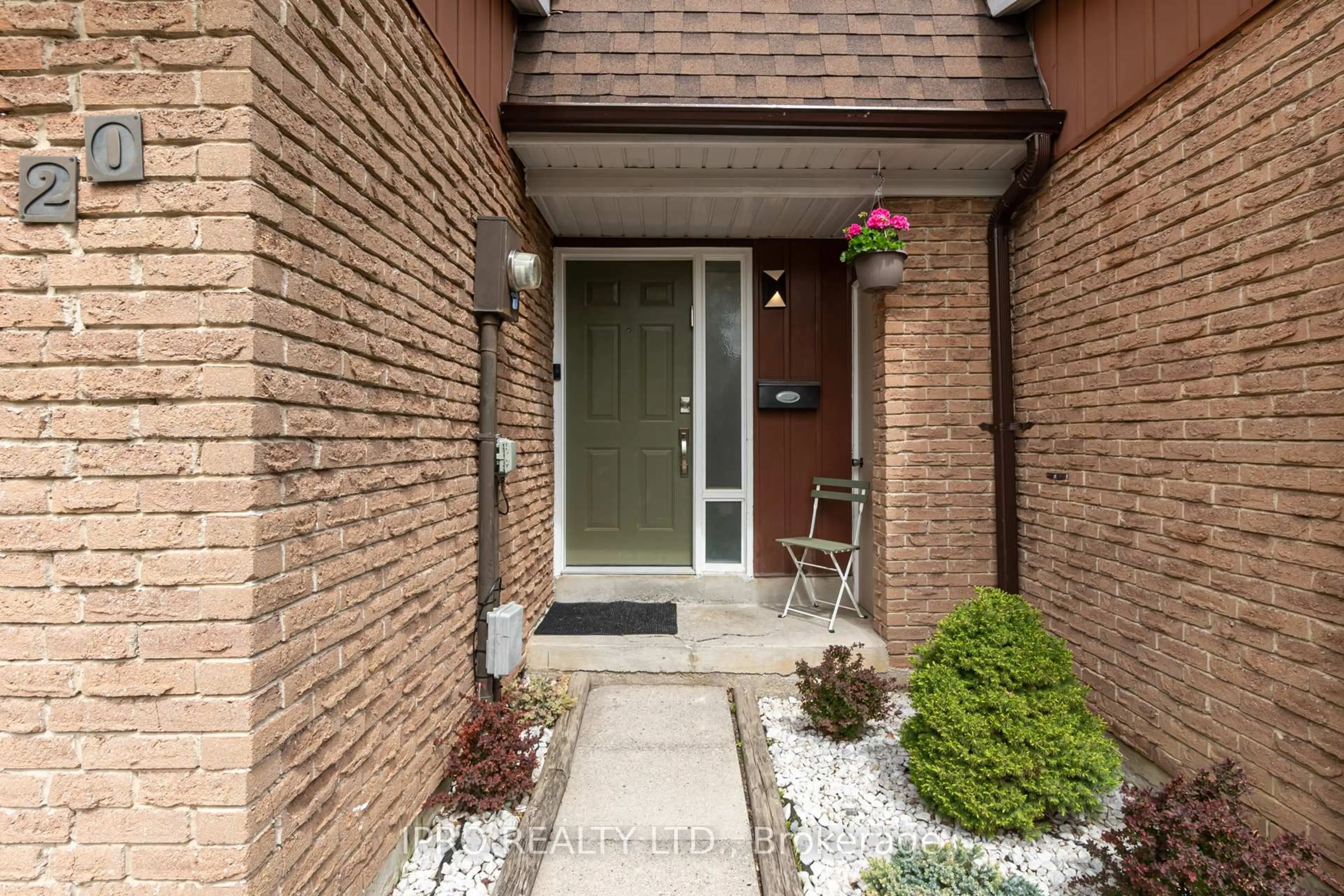 Home with brick exterior material, street for 260 Avenue Rd #20, Richmond Hill Ontario L4C 5G6