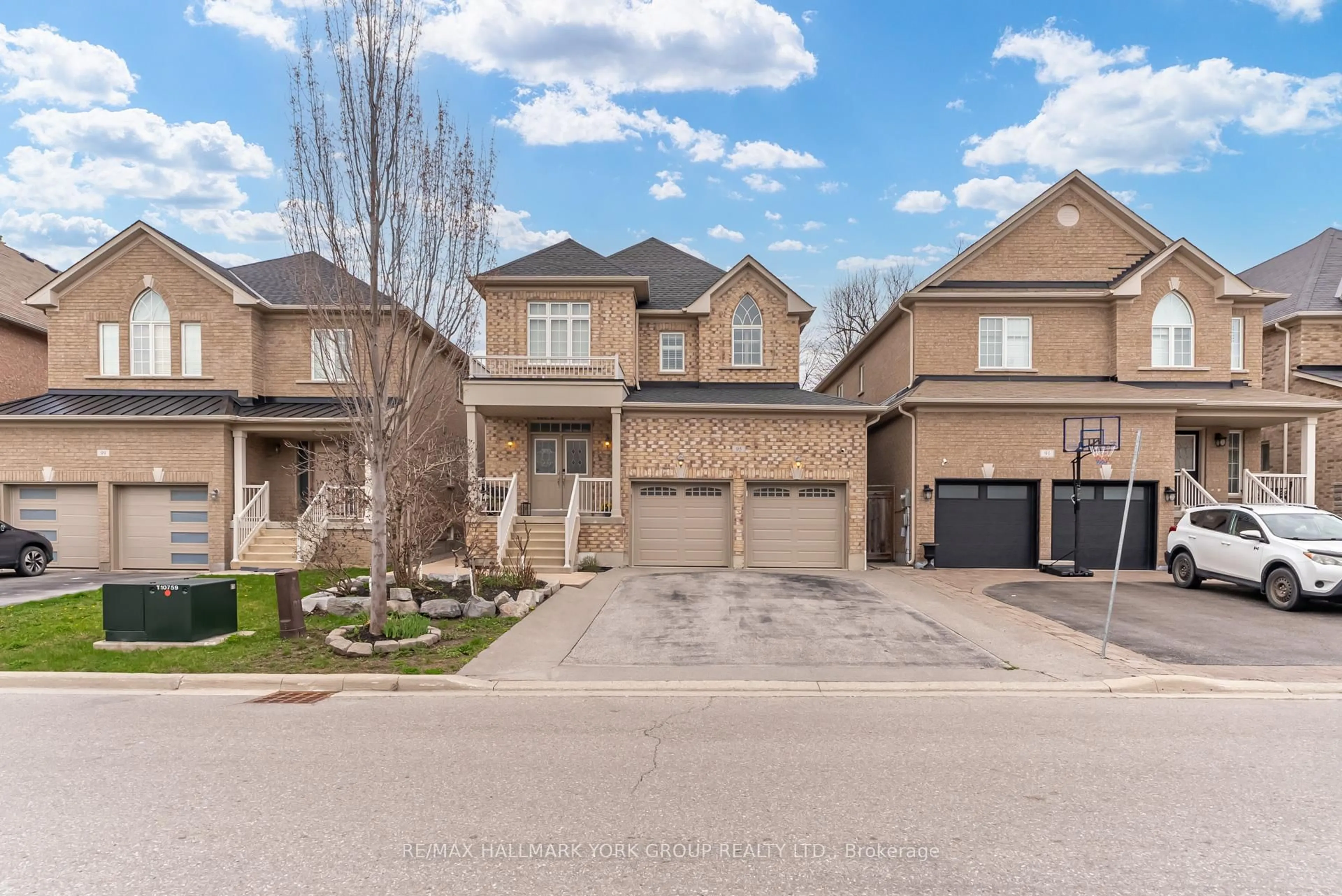 Home with brick exterior material, street for 95 Chelsea Cres, Bradford West Gwillimbury Ontario L3Z 0J7