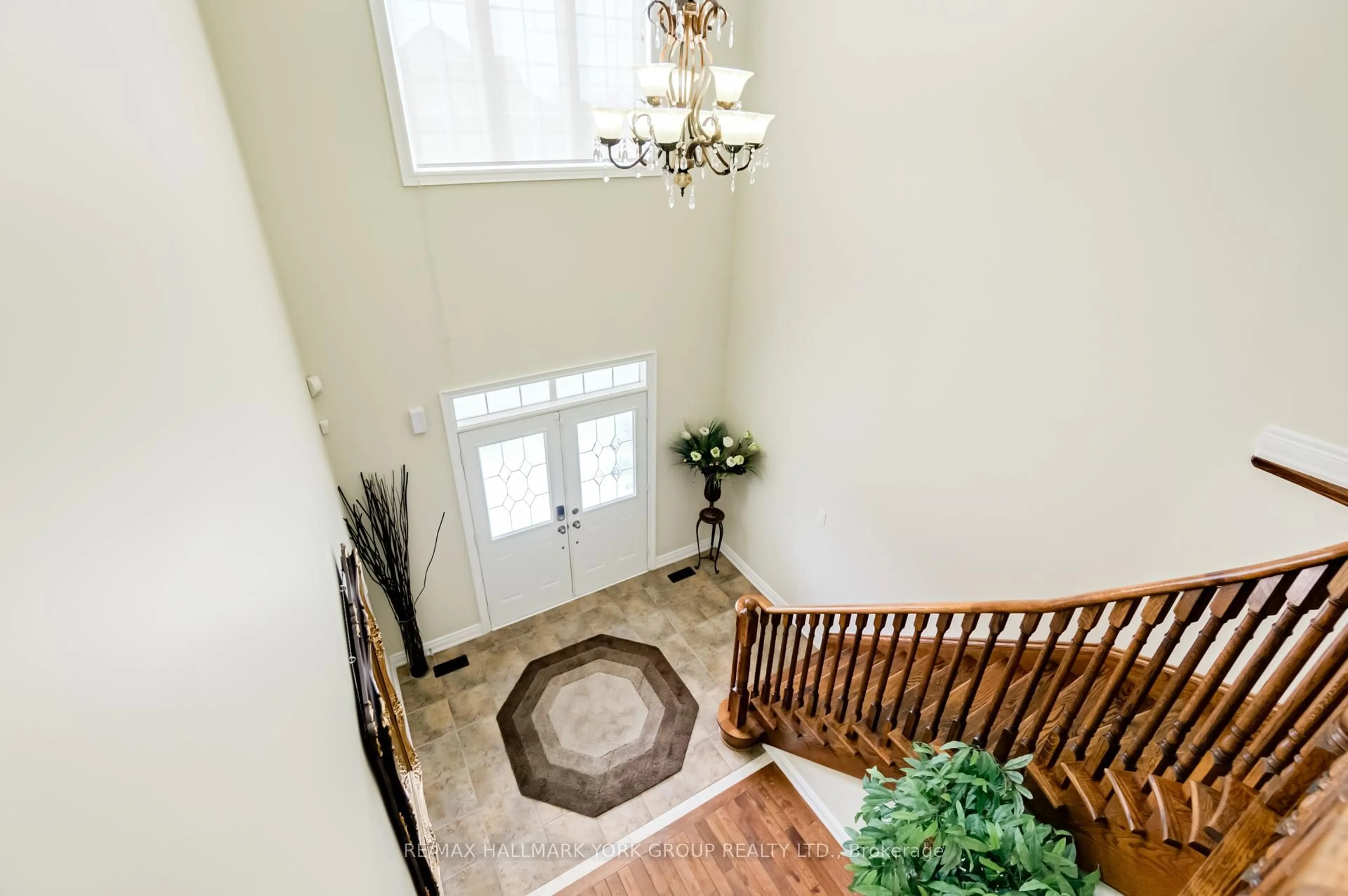 Indoor foyer for 95 Chelsea Cres, Bradford West Gwillimbury Ontario L3Z 0J7