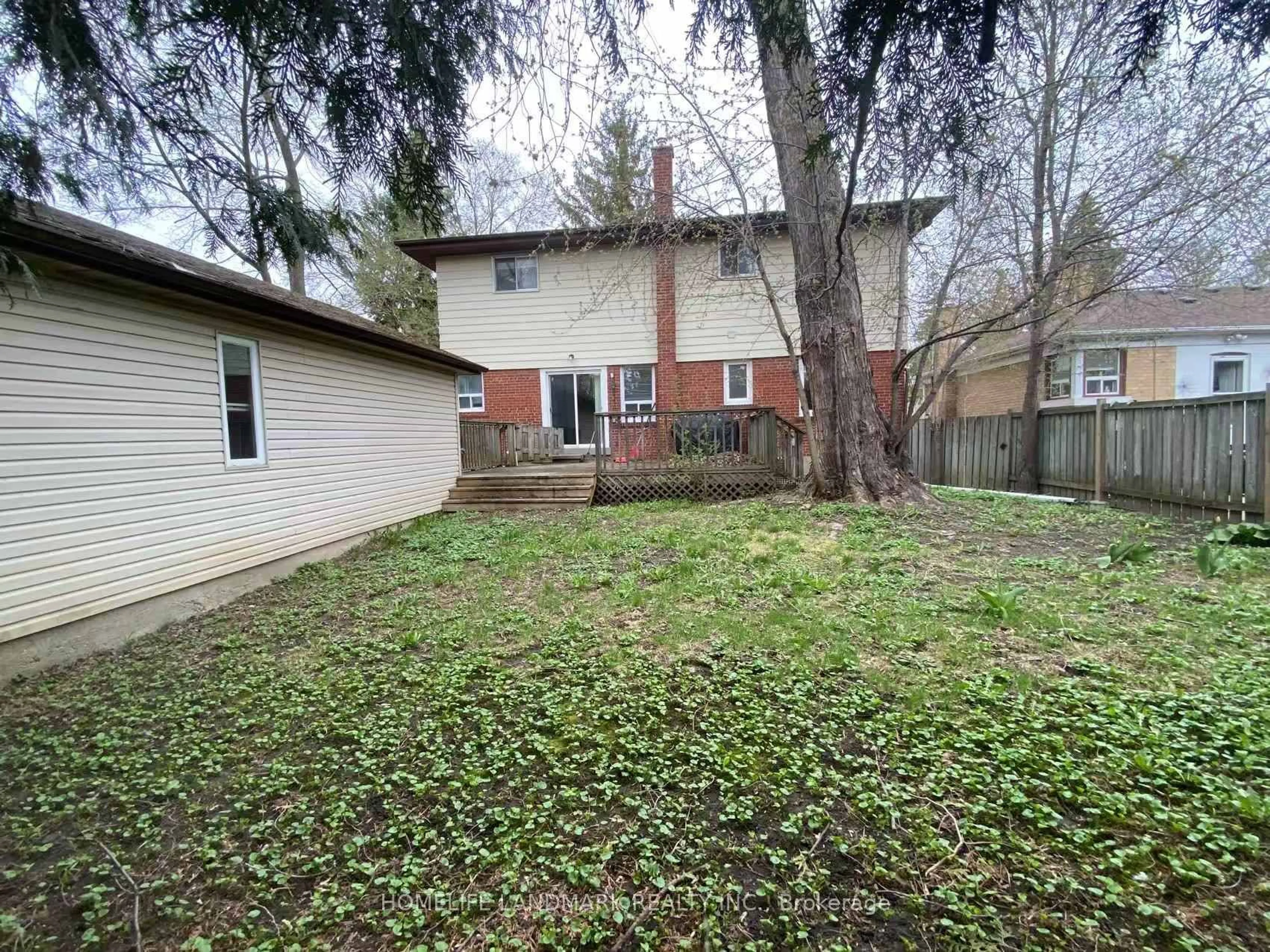 A pic from outside/outdoor area/front of a property/back of a property/a pic from drone, street for 42 Cartier Cres, Richmond Hill Ontario L4C 2N2