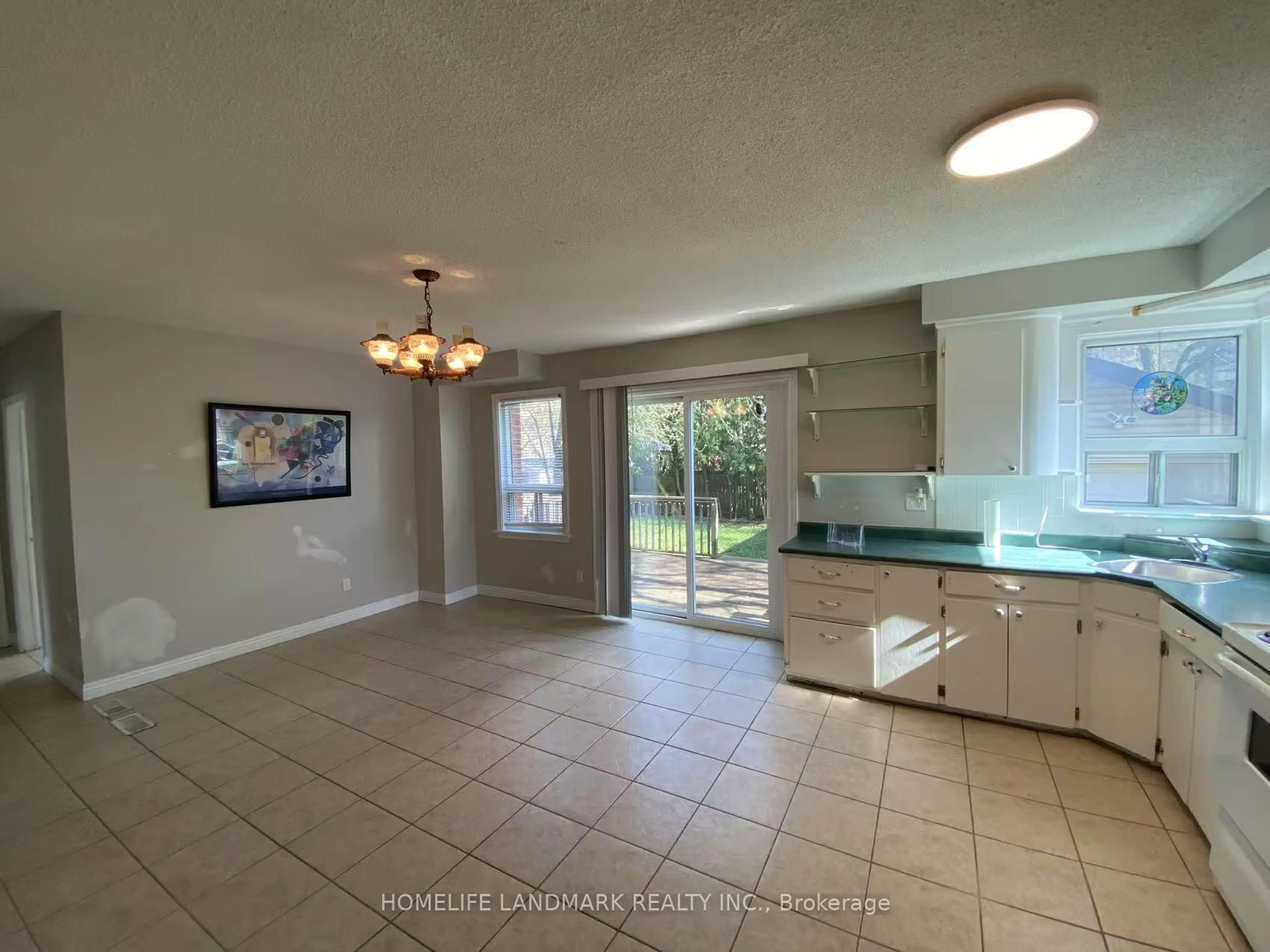 Open concept kitchen, ceramic/tile floor for 42 Cartier Cres, Richmond Hill Ontario L4C 2N2