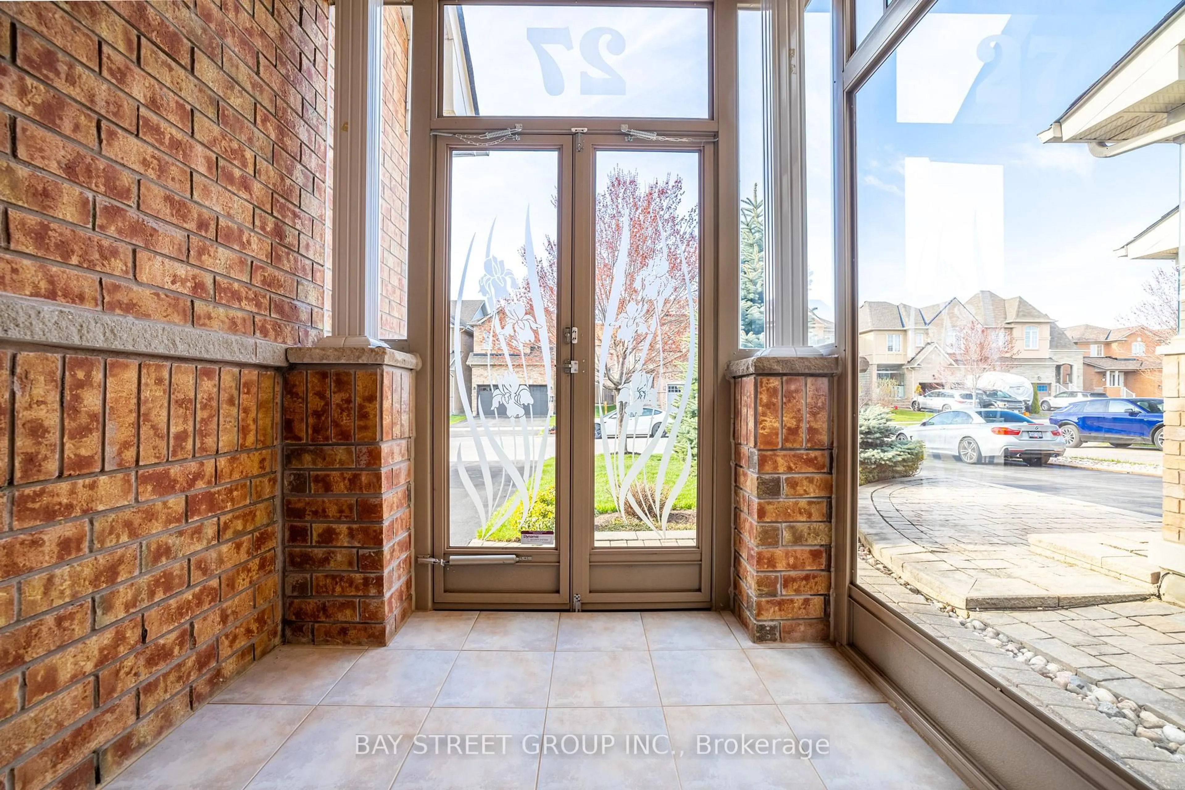Indoor entryway for 27 Primont Dr, Richmond Hill Ontario L4S 2V5