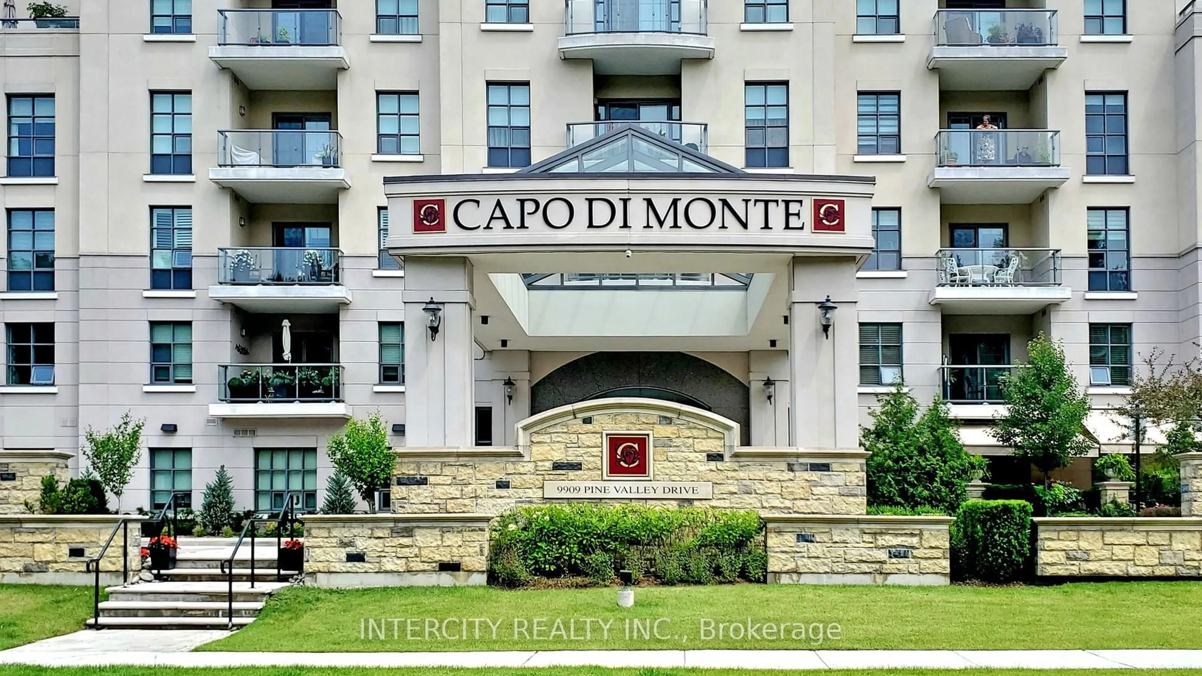 Indoor foyer for 9909 Pine Valley Dr #411, Vaughan Ontario L4H 4M1