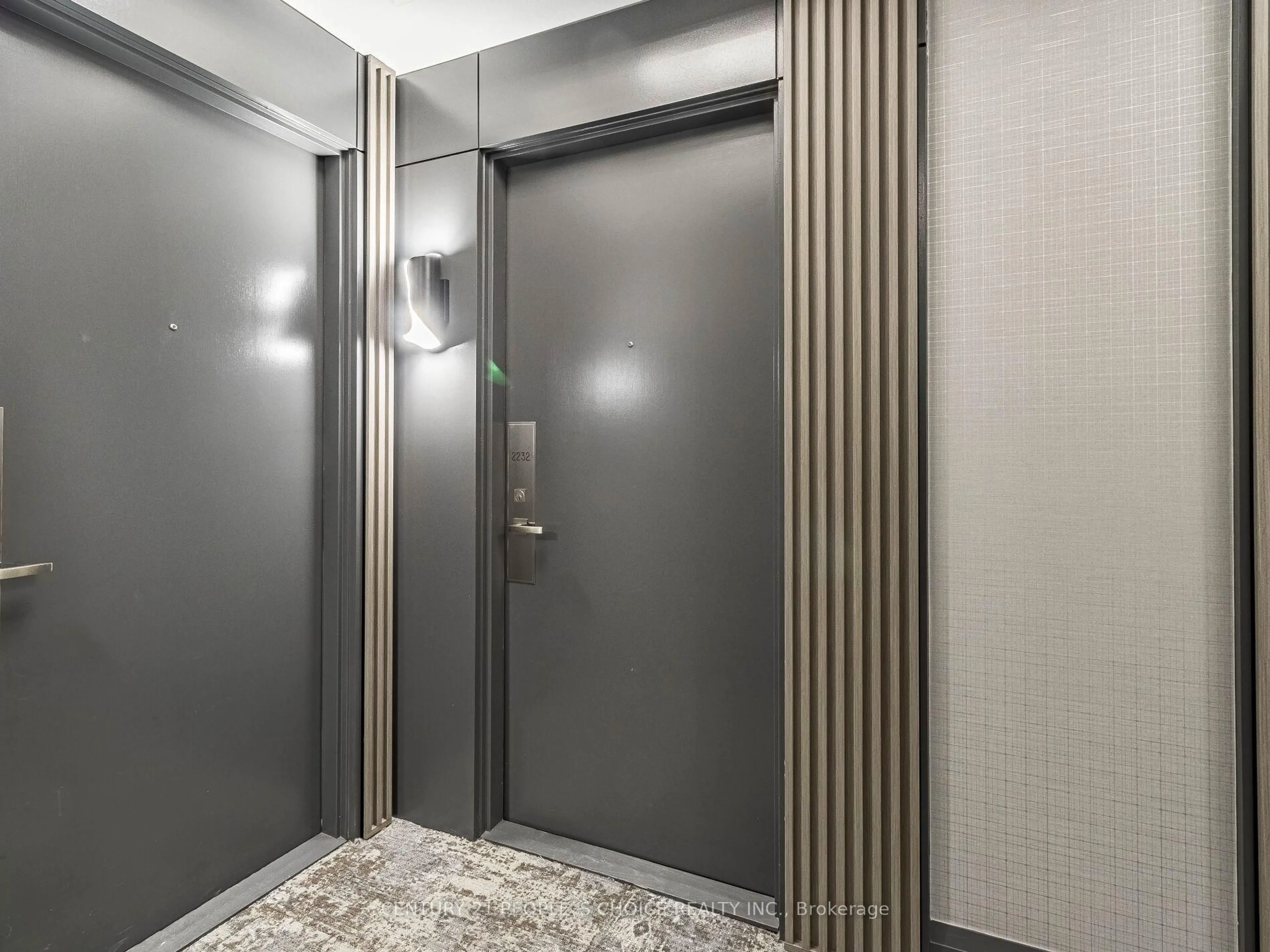 Indoor foyer for 7161 Yonge St ##2232, Markham Ontario L3T 0C8