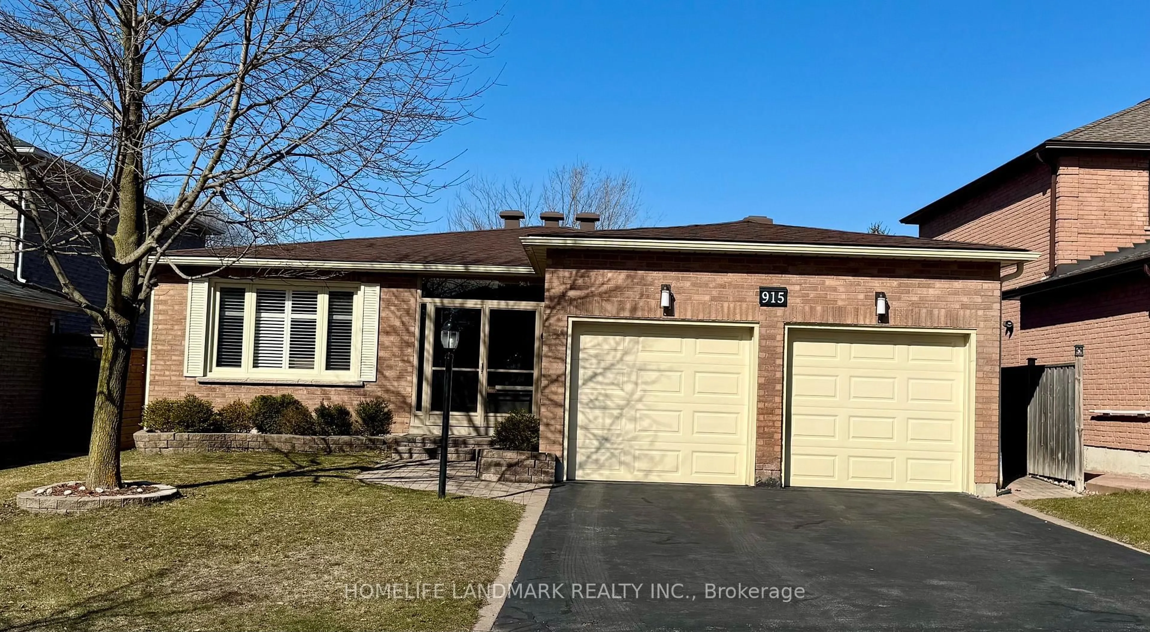 Home with brick exterior material, street for 915 Leslie Valley Dr, Newmarket Ontario L3Y 7G2