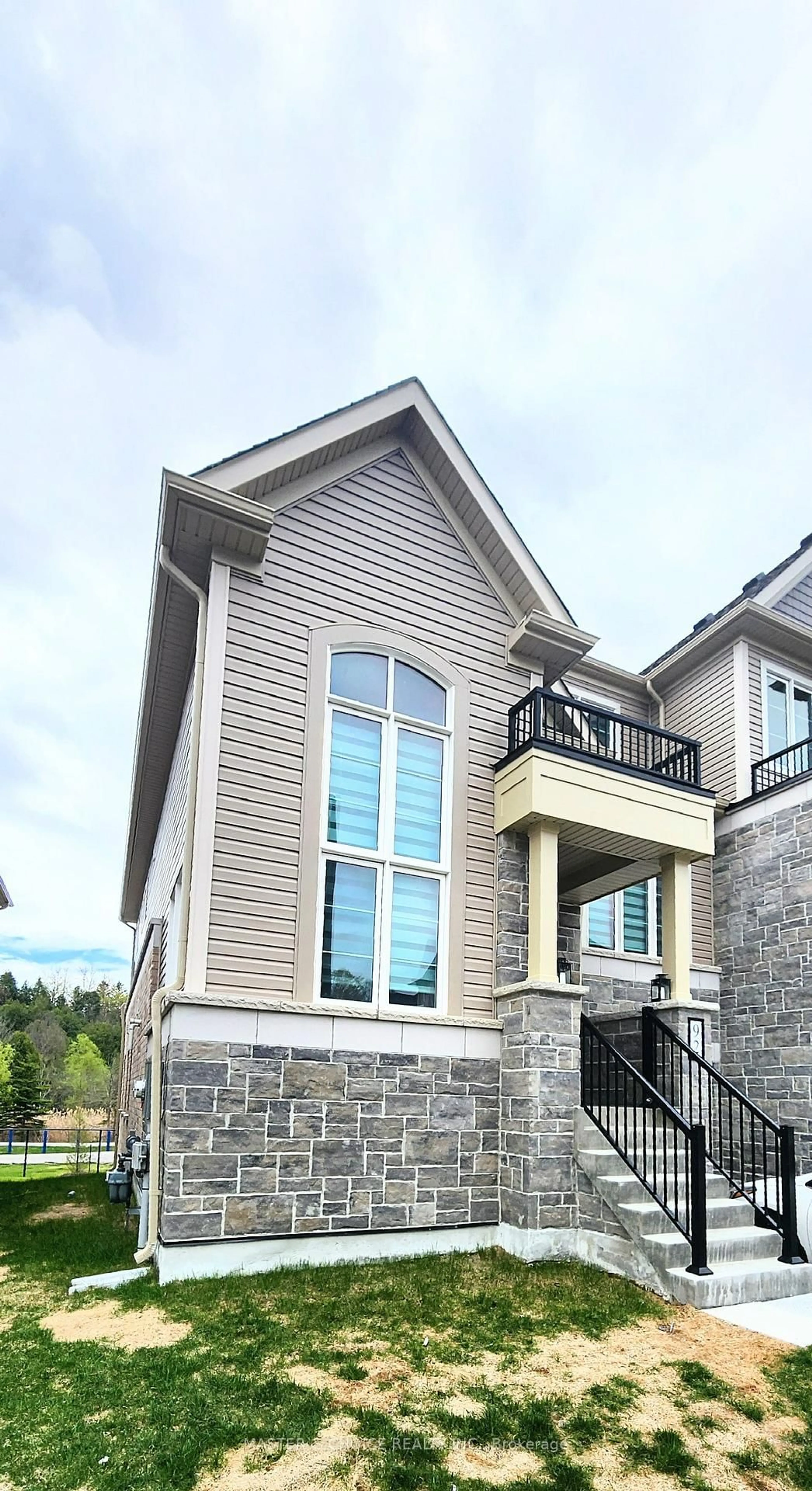 Home with brick exterior material, building for 92 Lyall Stokes Circ, East Gwillimbury Ontario L0G 1M0
