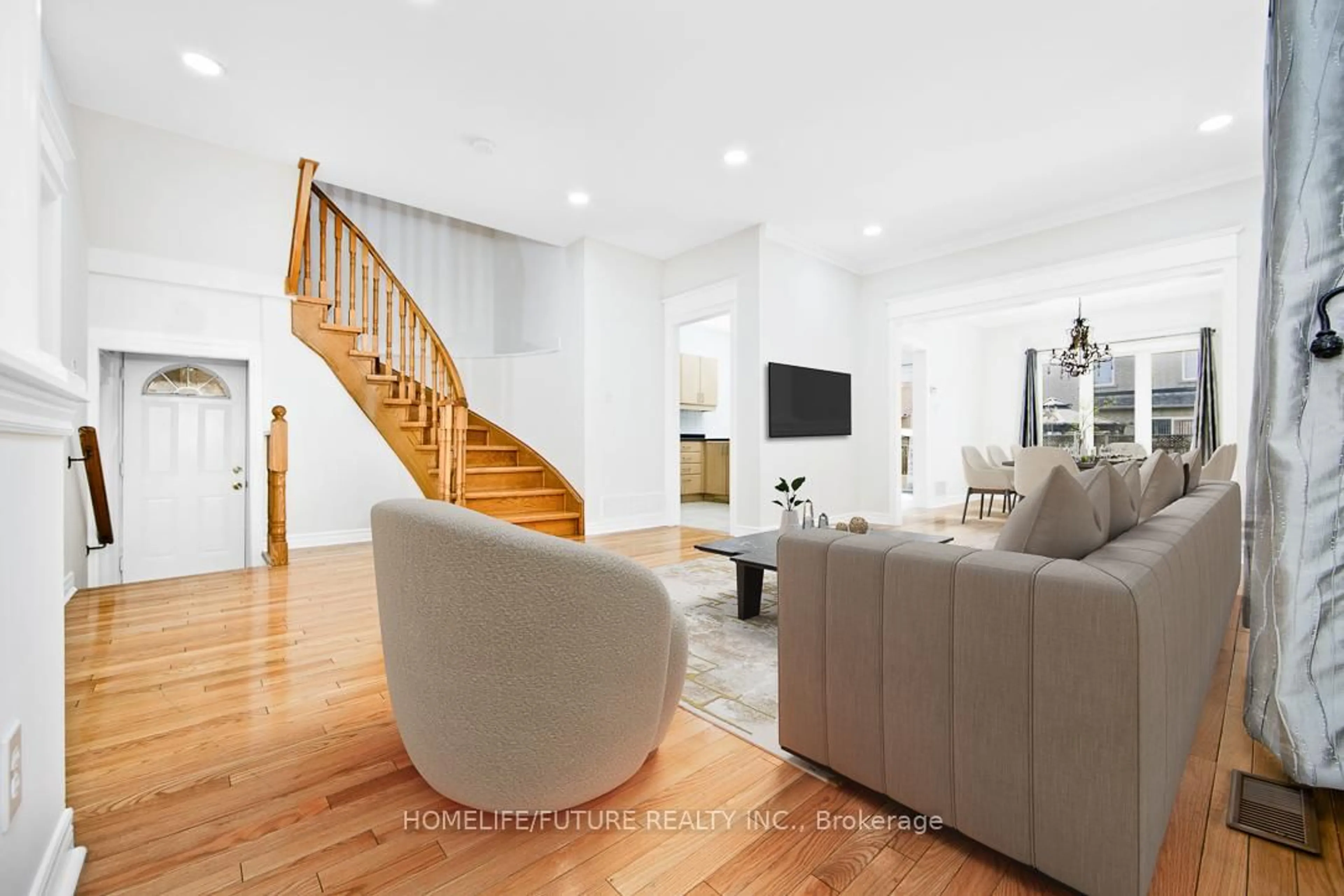 Living room with furniture, unknown for 294 Mcbride Cres, Newmarket Ontario L3X 2W3