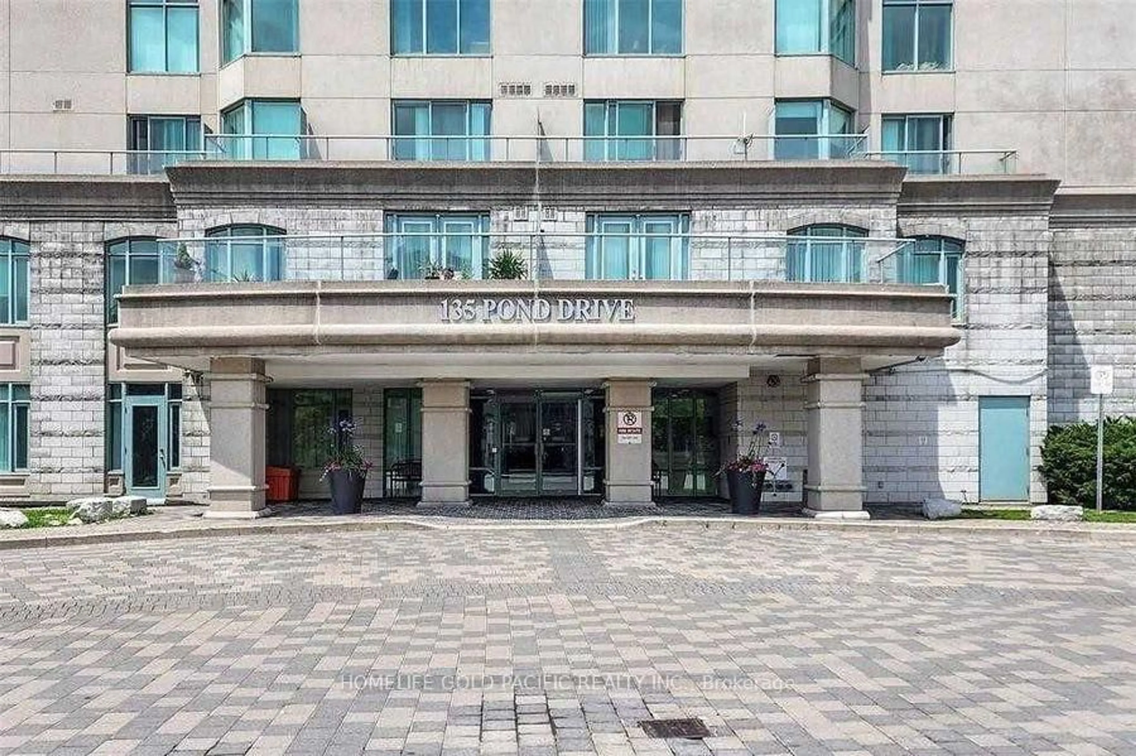 Indoor foyer for 135 Pond Dr #1210, Markham Ontario L3T 7V6