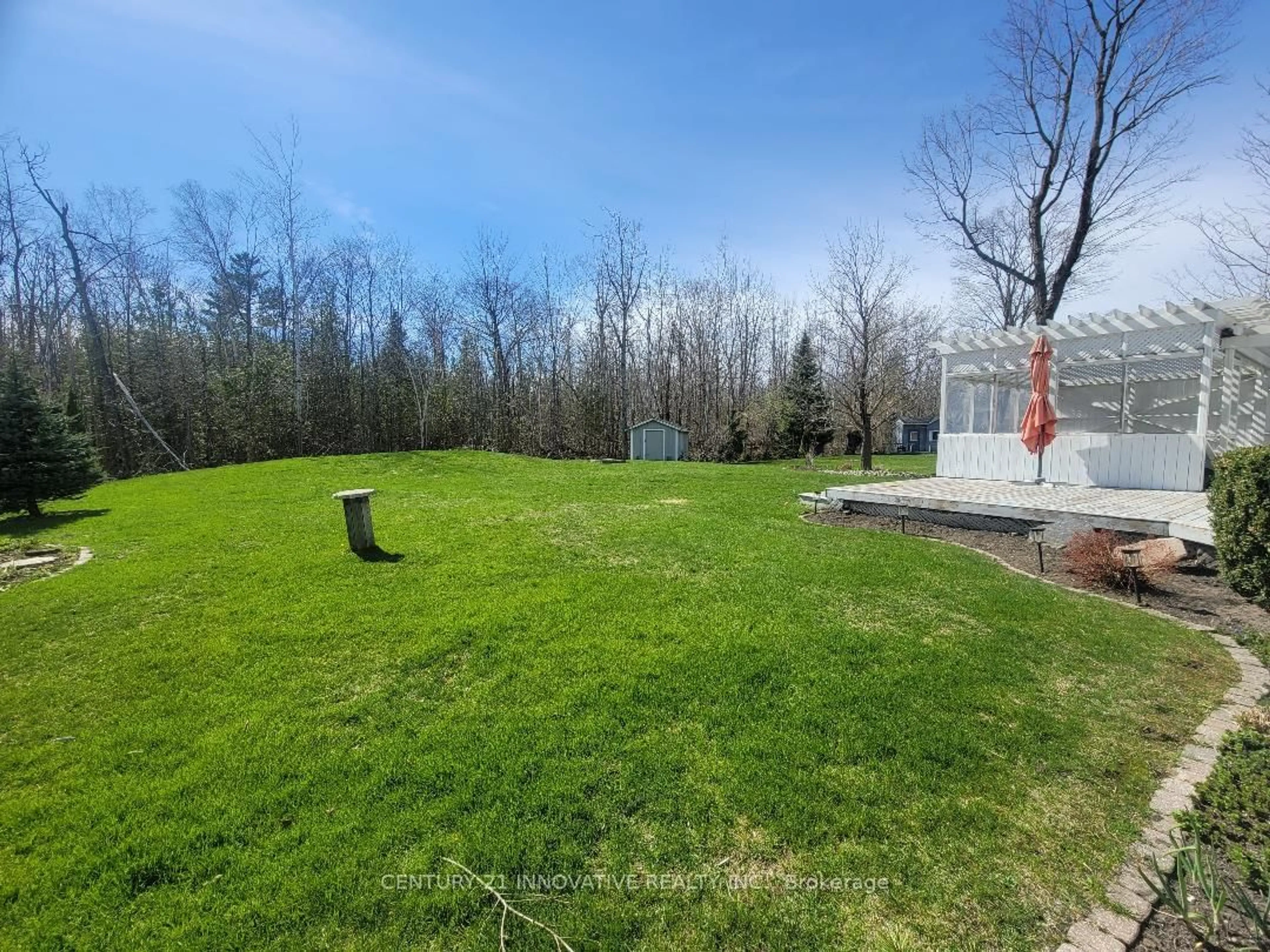 A pic from outside/outdoor area/front of a property/back of a property/a pic from drone, forest/trees view for 3678 Kimberley St, Innisfil Ontario L9S 2L3