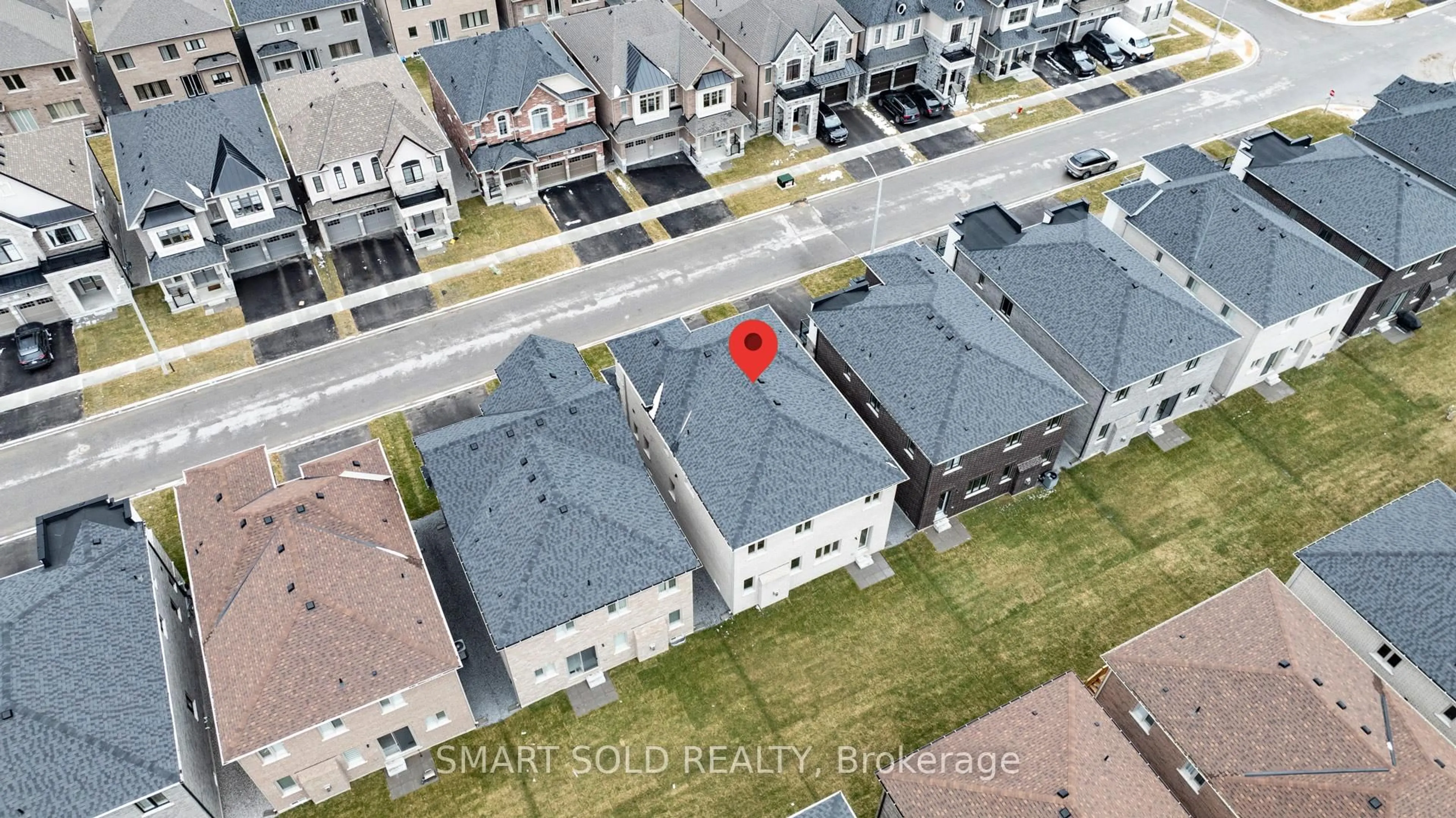 A pic from outside/outdoor area/front of a property/back of a property/a pic from drone, street for 24 Current Dr, Richmond Hill Ontario L4S 0M5