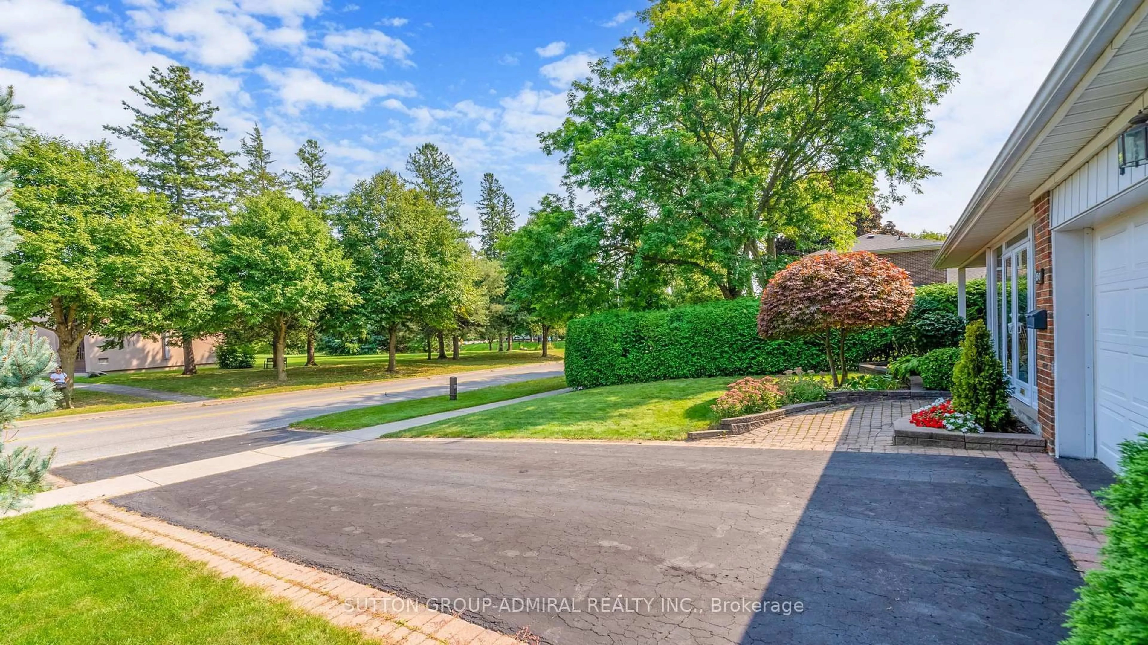 A pic from outside/outdoor area/front of a property/back of a property/a pic from drone, water/lake/river/ocean view for 150 Bay Thorn Dr, Markham Ontario L3T 3V3