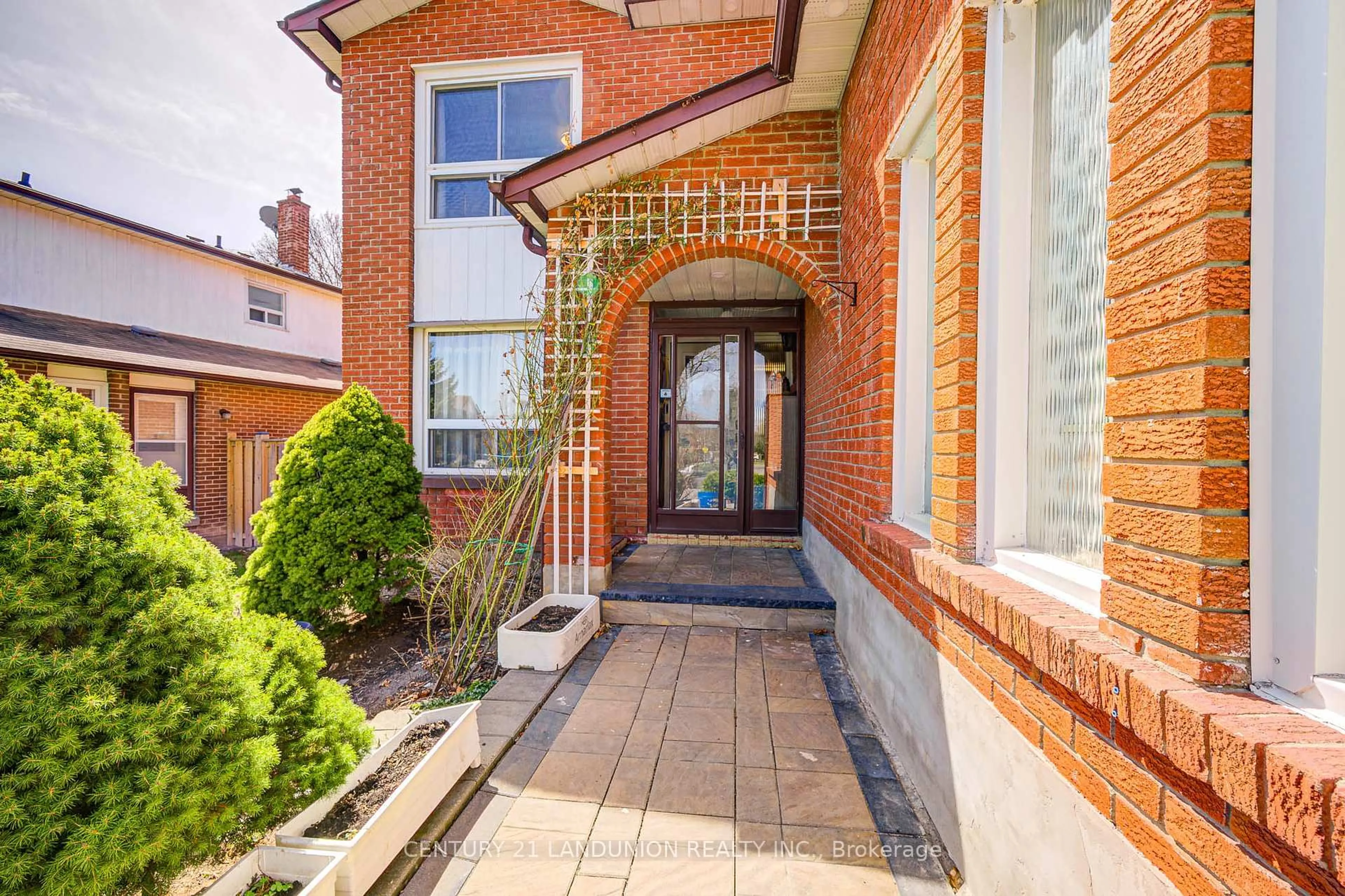Home with brick exterior material, street for 183 Willowbrook Rd, Markham Ontario L3T 5L5