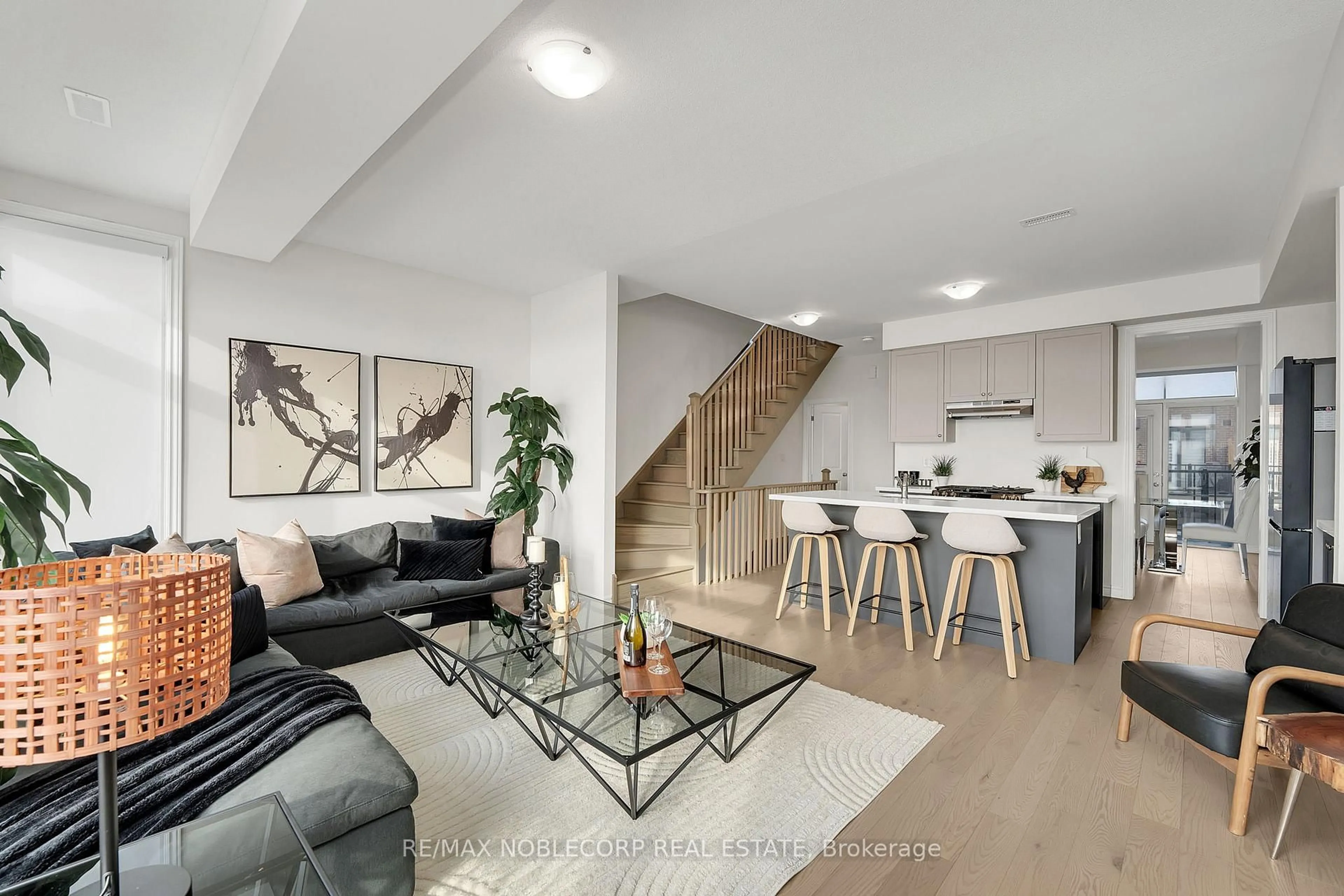 Living room with furniture, unknown for 31 Holyrood Cres, Vaughan Ontario L4H 5G2