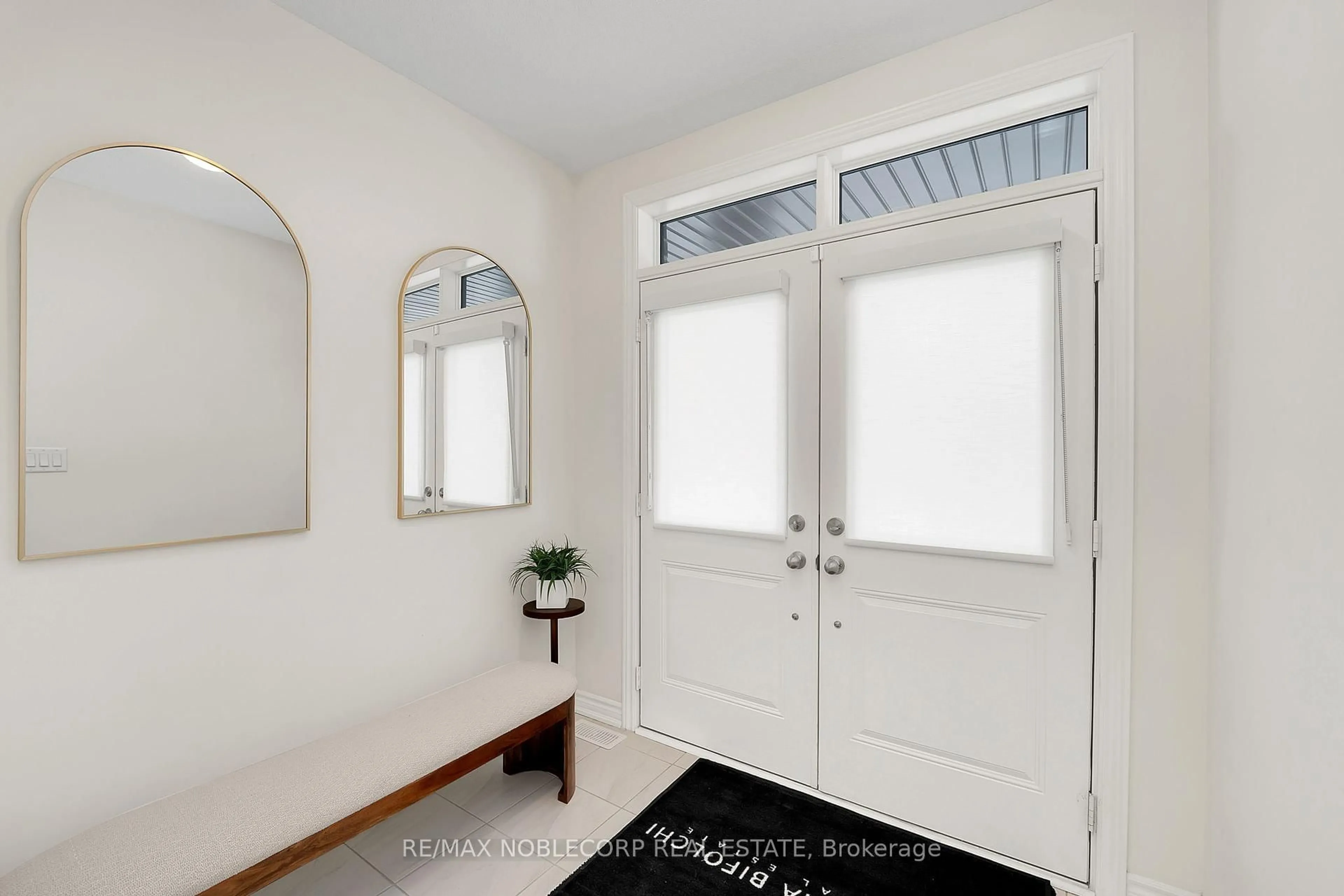 Indoor entryway for 31 Holyrood Cres, Vaughan Ontario L4H 5G2