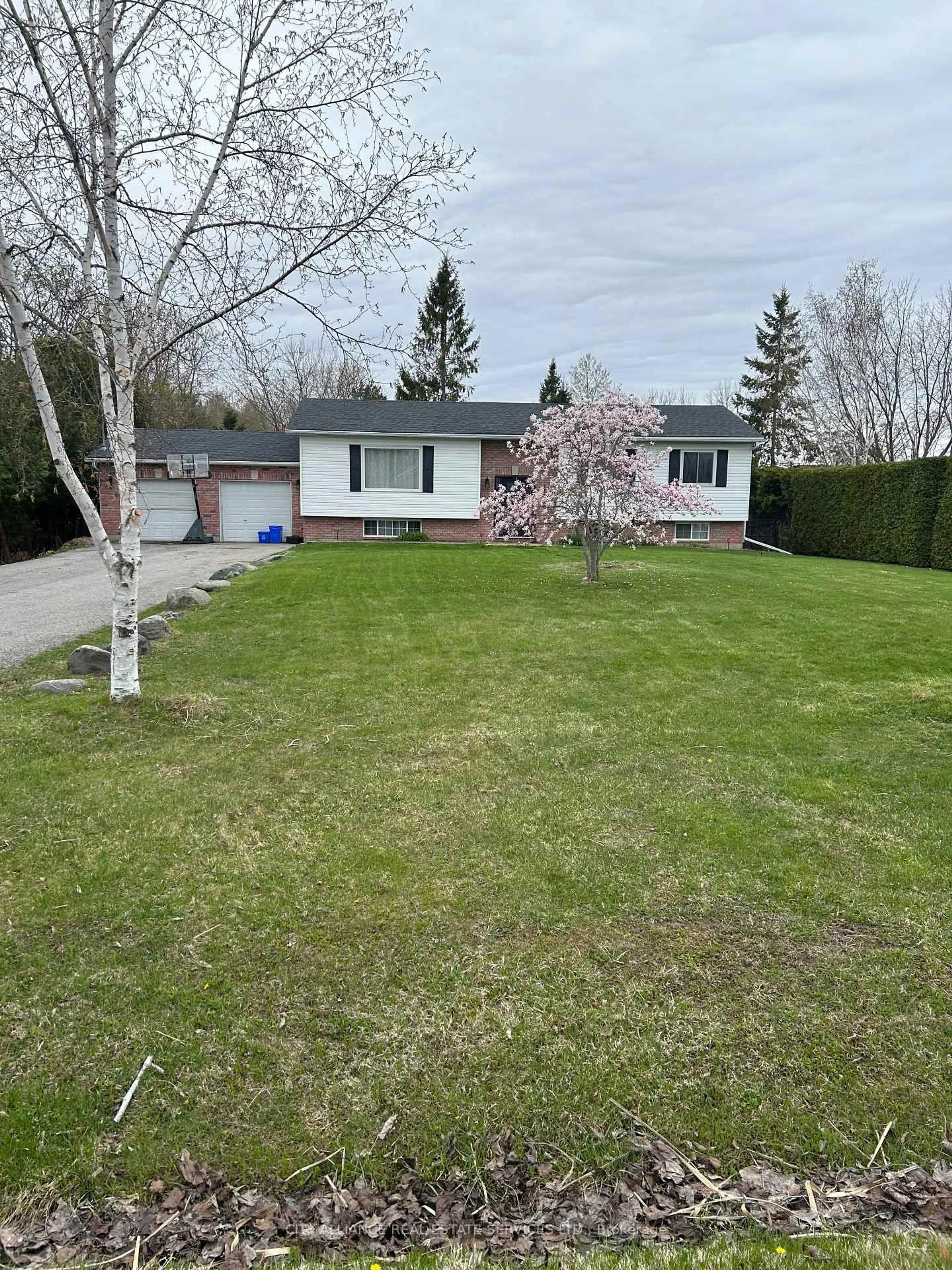 A pic from outside/outdoor area/front of a property/back of a property/a pic from drone, street for 28 Joel Ave, Georgina Ontario L0E 1S0