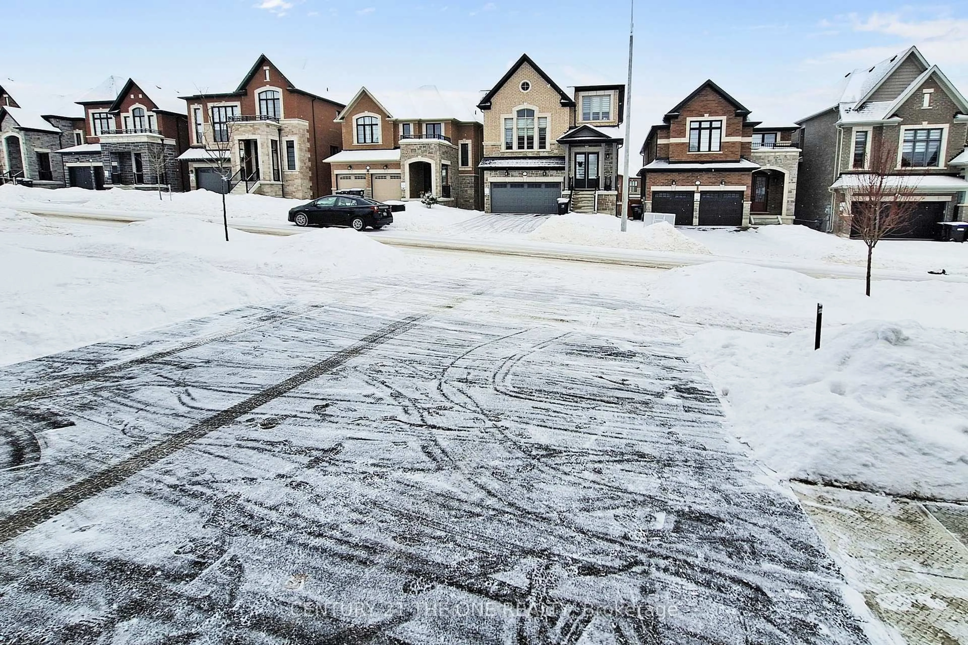 A pic from outside/outdoor area/front of a property/back of a property/a pic from drone, street for 1361 Blackmore St, Innisfil Ontario L9S 0P3