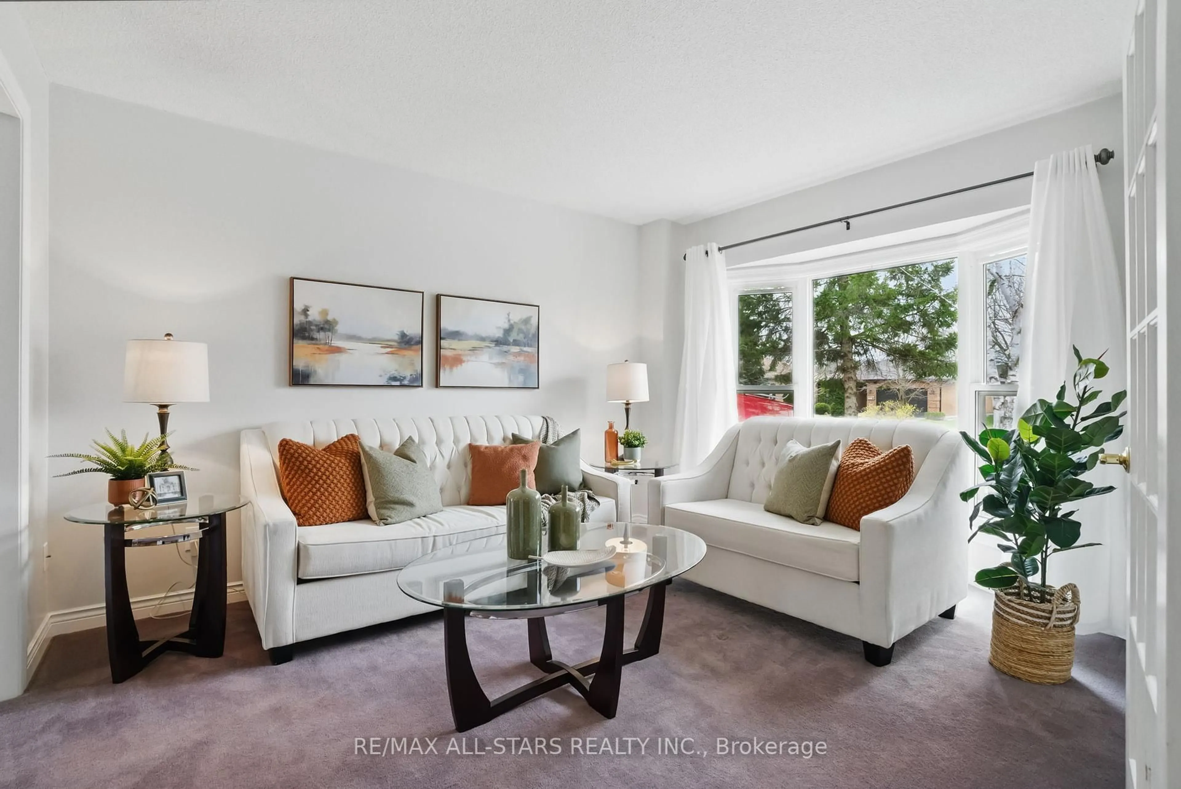 Living room with furniture, unknown for 20 Enzo Cres, Uxbridge Ontario L9P 1M2