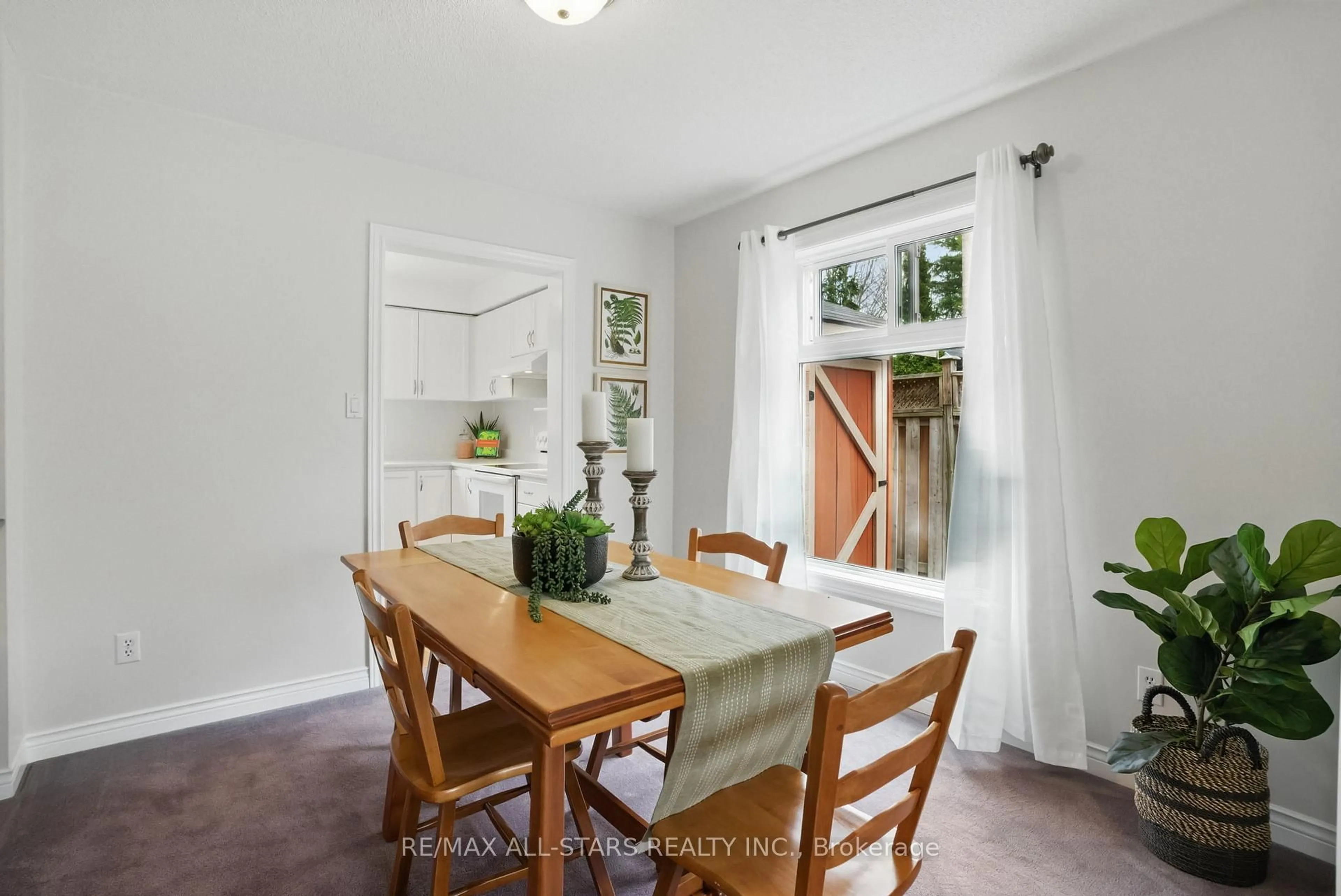 Dining room, unknown for 20 Enzo Cres, Uxbridge Ontario L9P 1M2