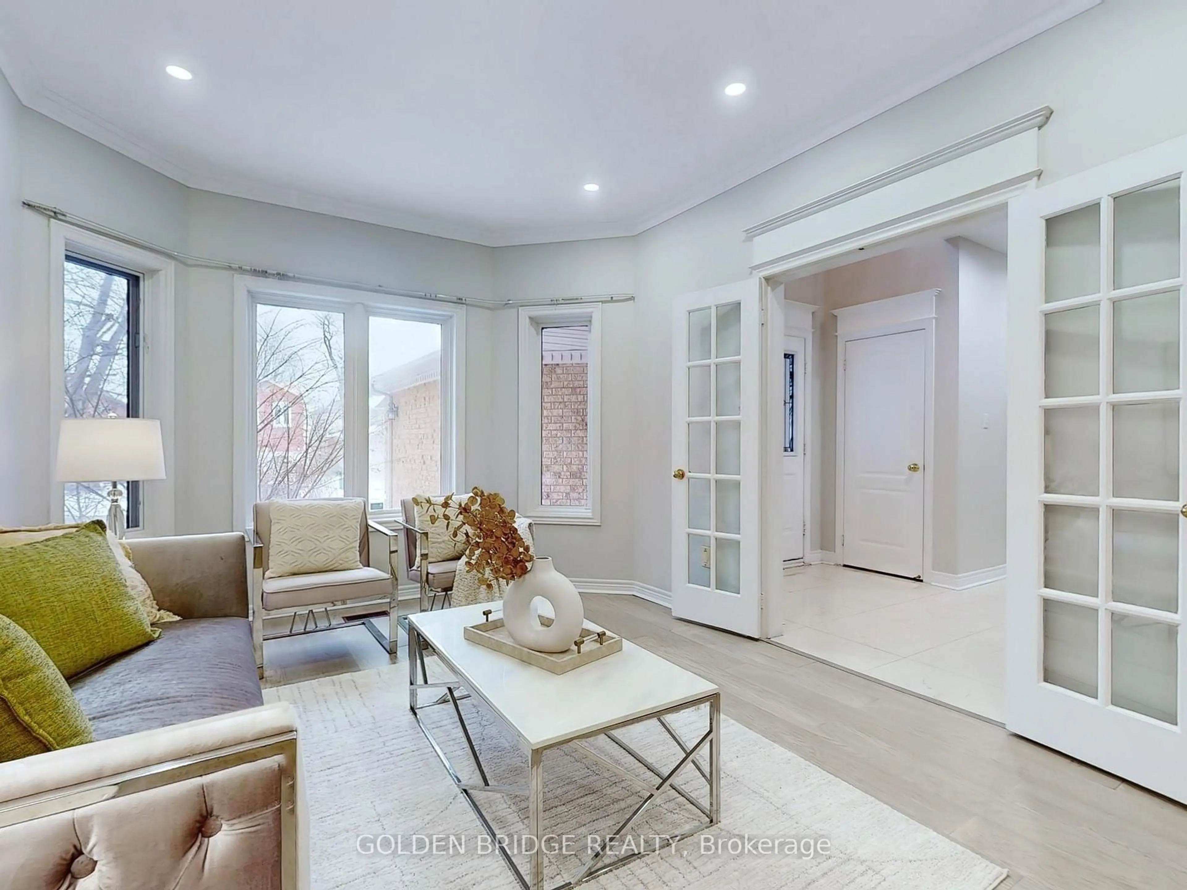Living room with furniture, unknown for 150 Larratt Lane, Richmond Hill Ontario L4C 0E7
