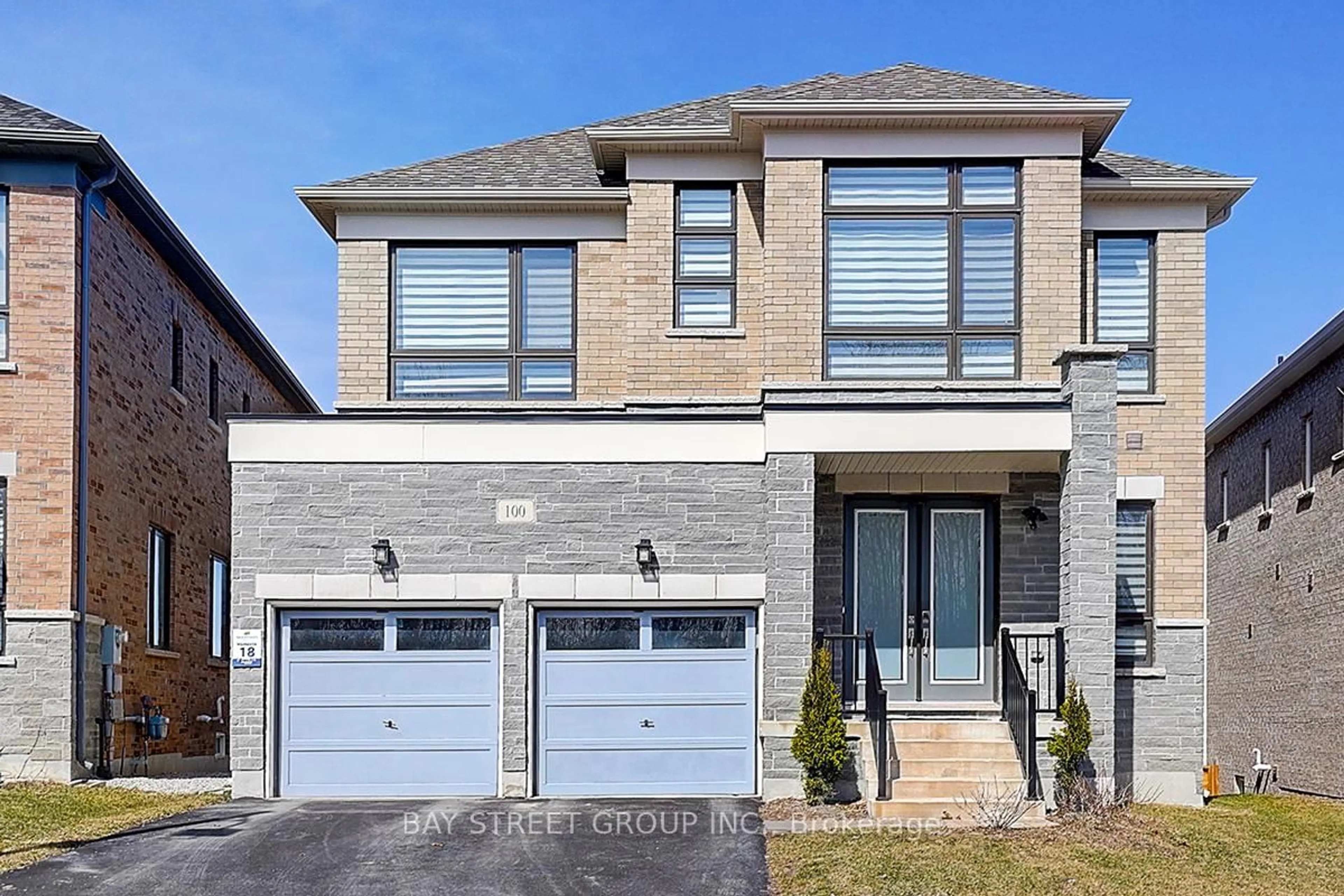 Home with brick exterior material, street for 100 Woodhaven Ave, Aurora Ontario L4G 3Y2