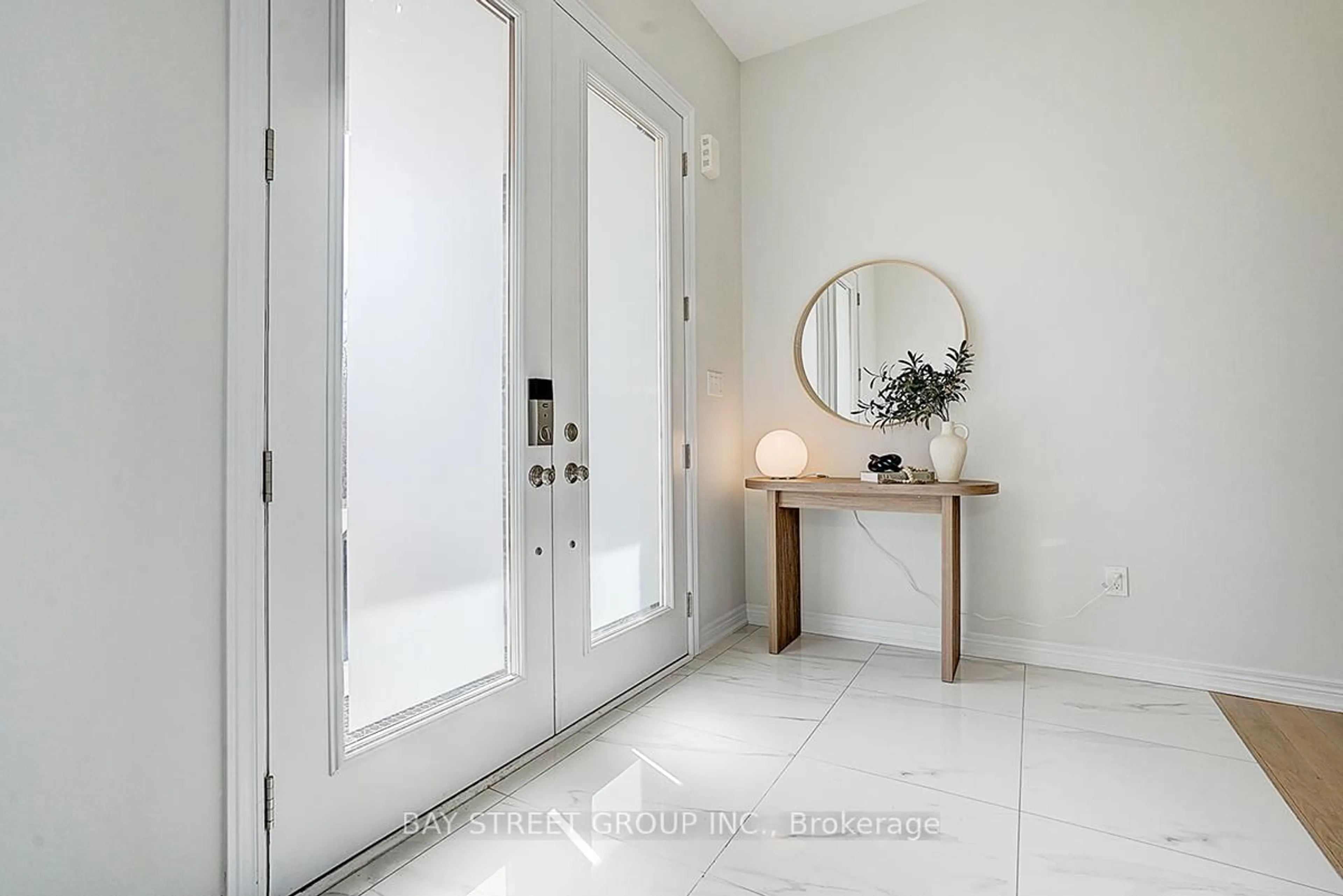 Indoor entryway for 100 Woodhaven Ave, Aurora Ontario L4G 3Y2