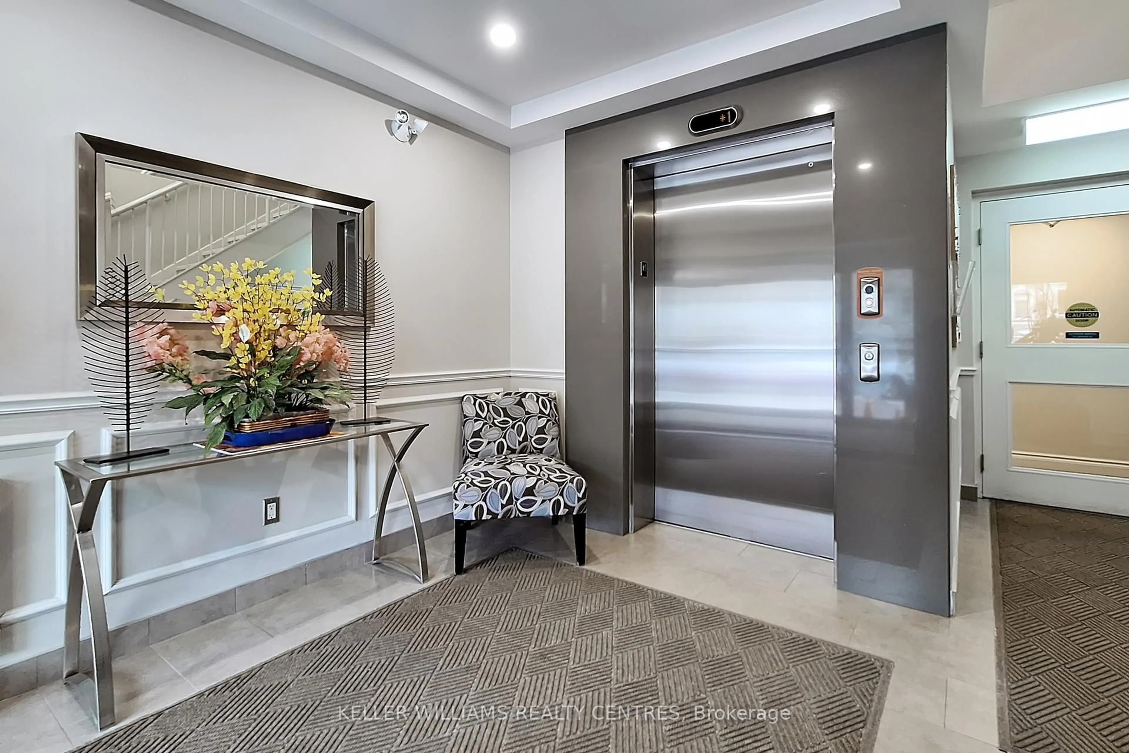 Indoor foyer for 2 Briar Hill Hts #302, New Tecumseth Ontario L9R 2H6