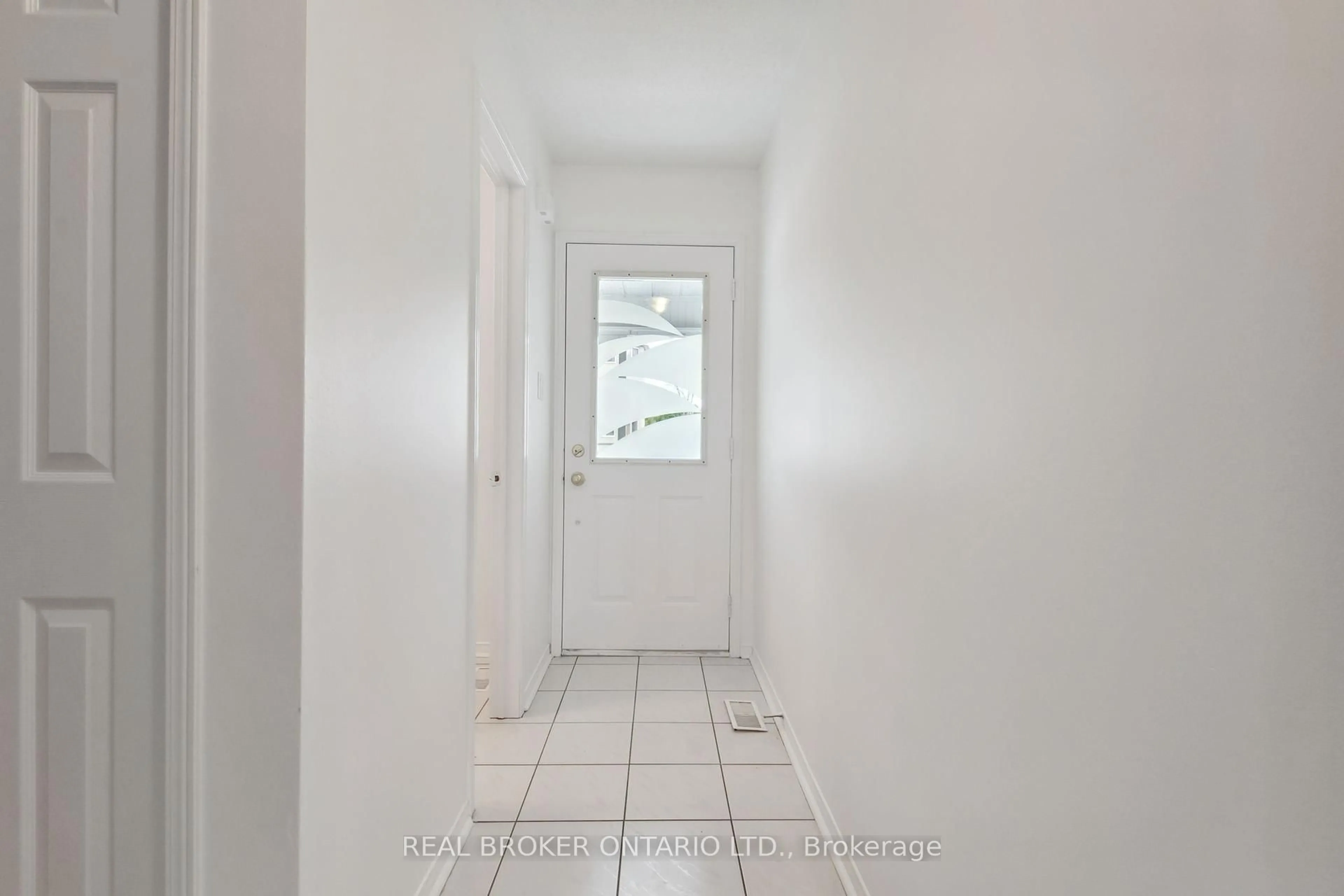 Unknown for 73 Oak Ridge Crt, East Gwillimbury Ontario L9N 1R5