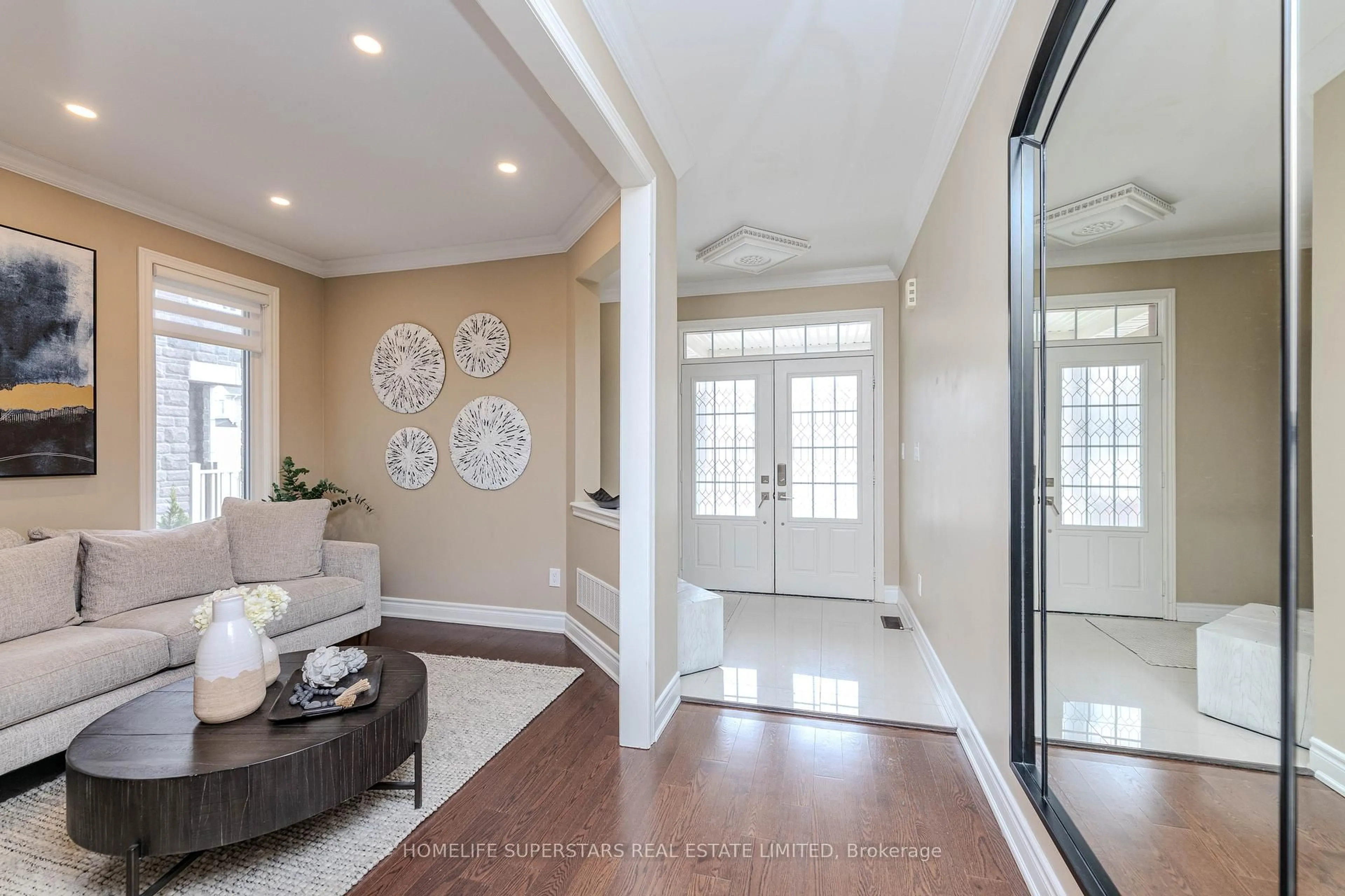 Indoor entryway for 50 Romanelli Cres, Bradford West Gwillimbury Ontario L3Z 0X7