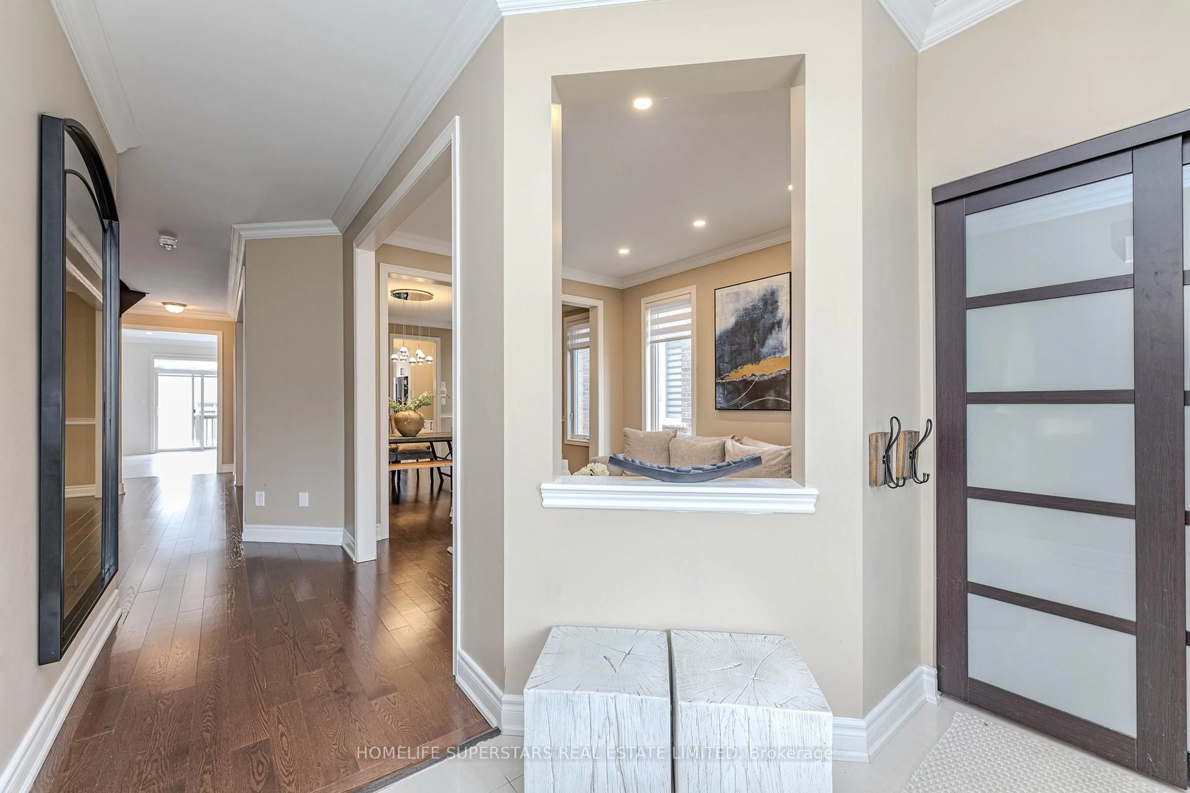 Indoor entryway for 50 Romanelli Cres, Bradford West Gwillimbury Ontario L3Z 0X7