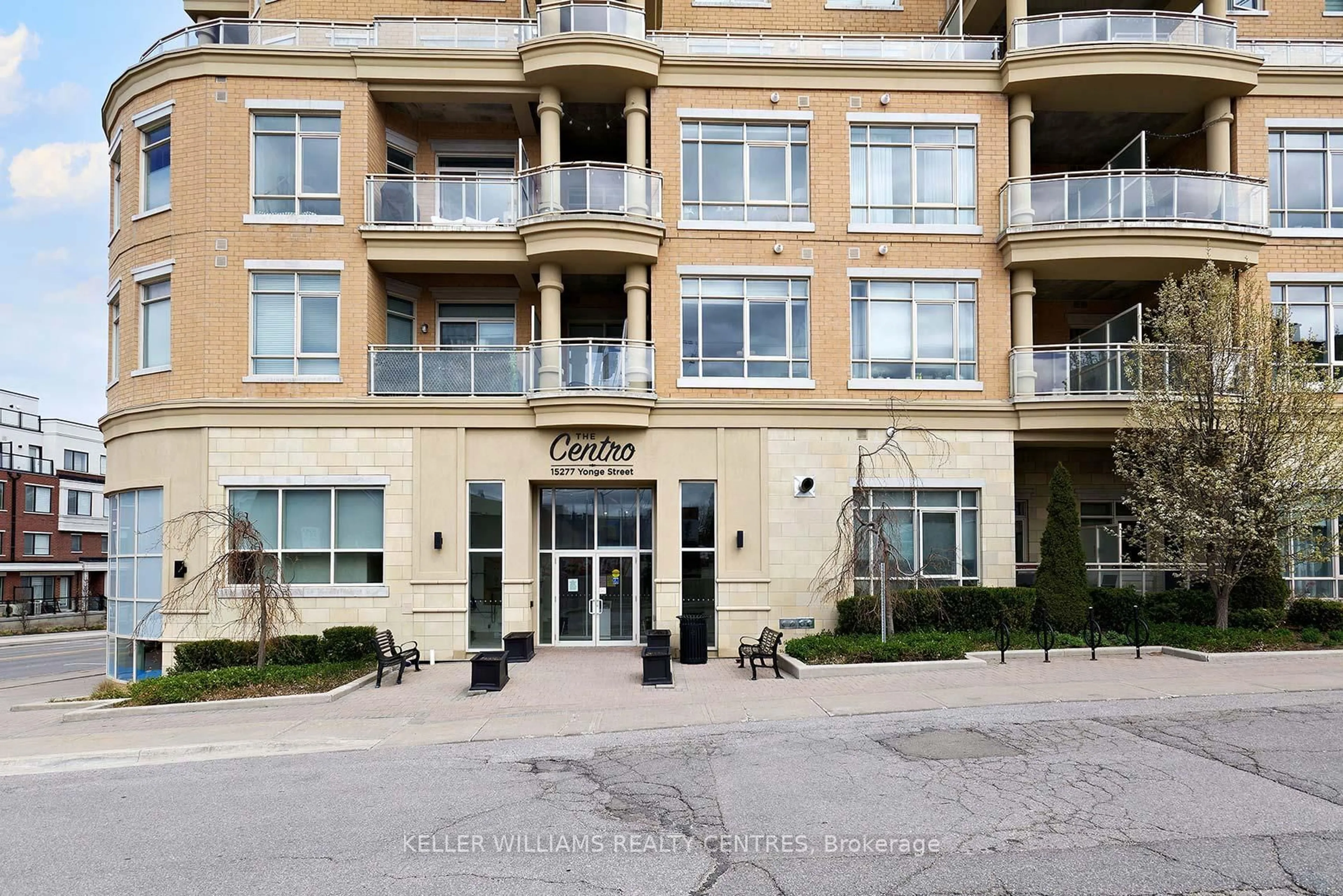Unknown for 15277 Yonge St #702A, Aurora Ontario L4G 1Y3