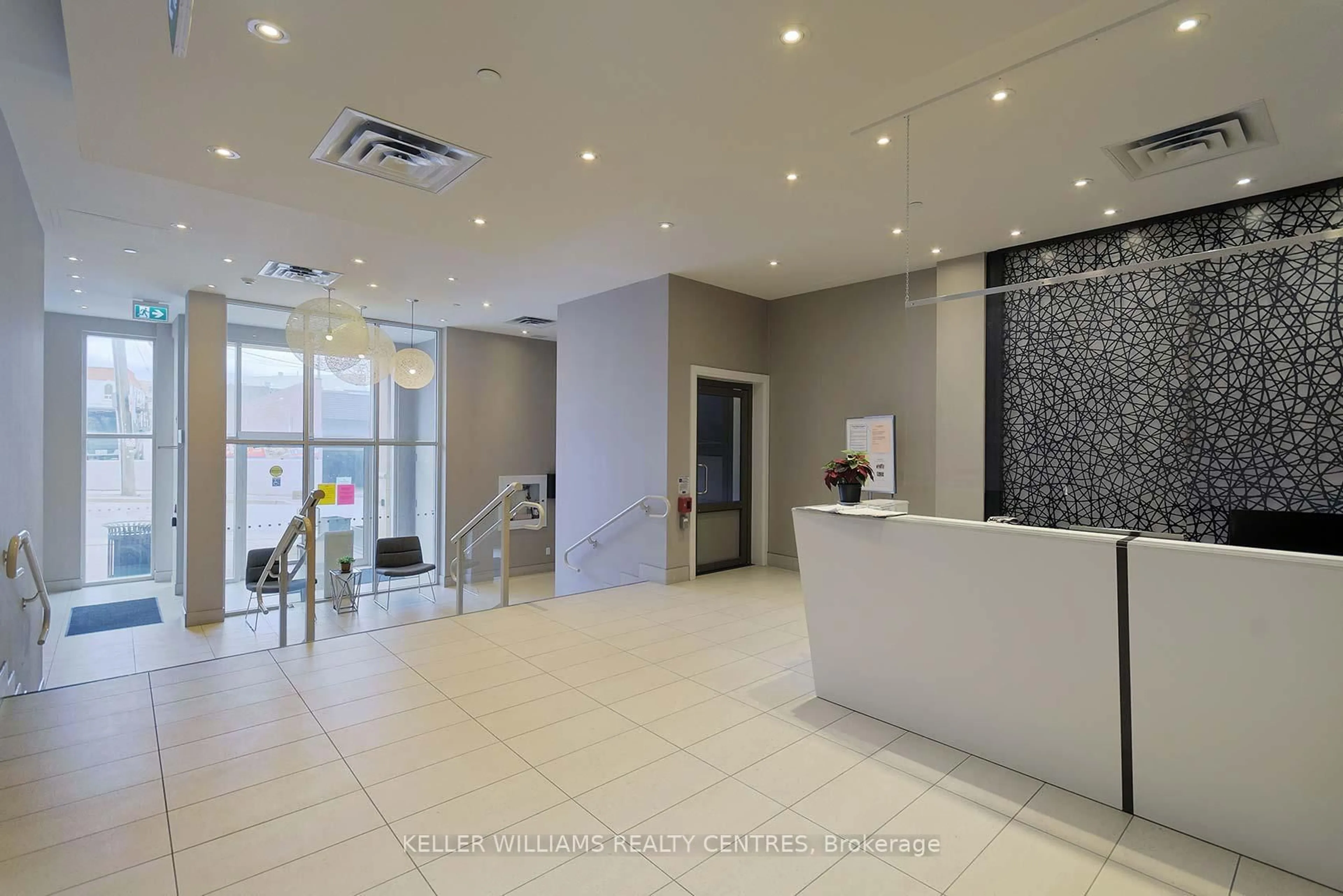 Lobby for 15277 Yonge St #702A, Aurora Ontario L4G 1Y3