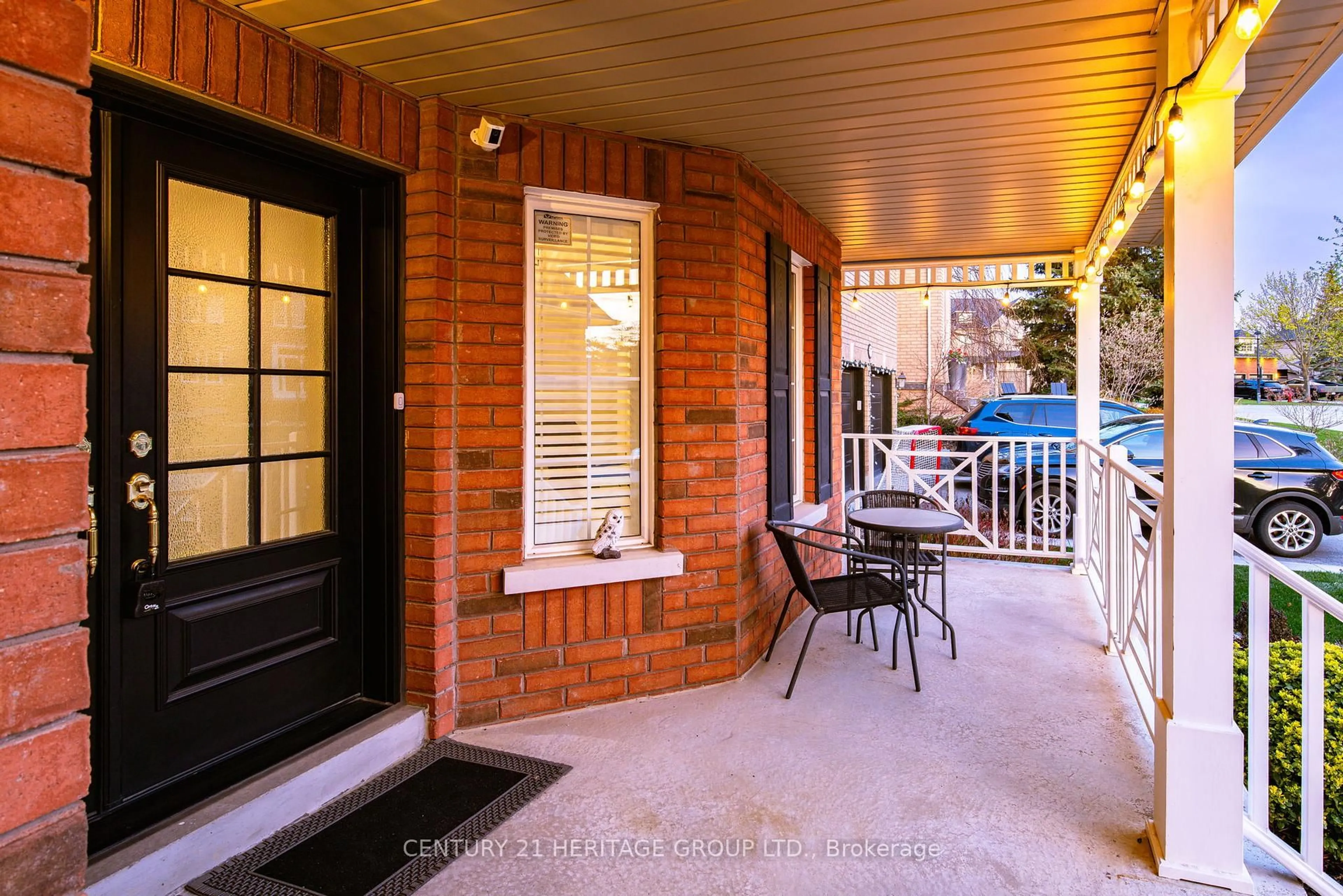 Patio, street for 673 Chaleur Pl, Newmarket Ontario L3X 1L6