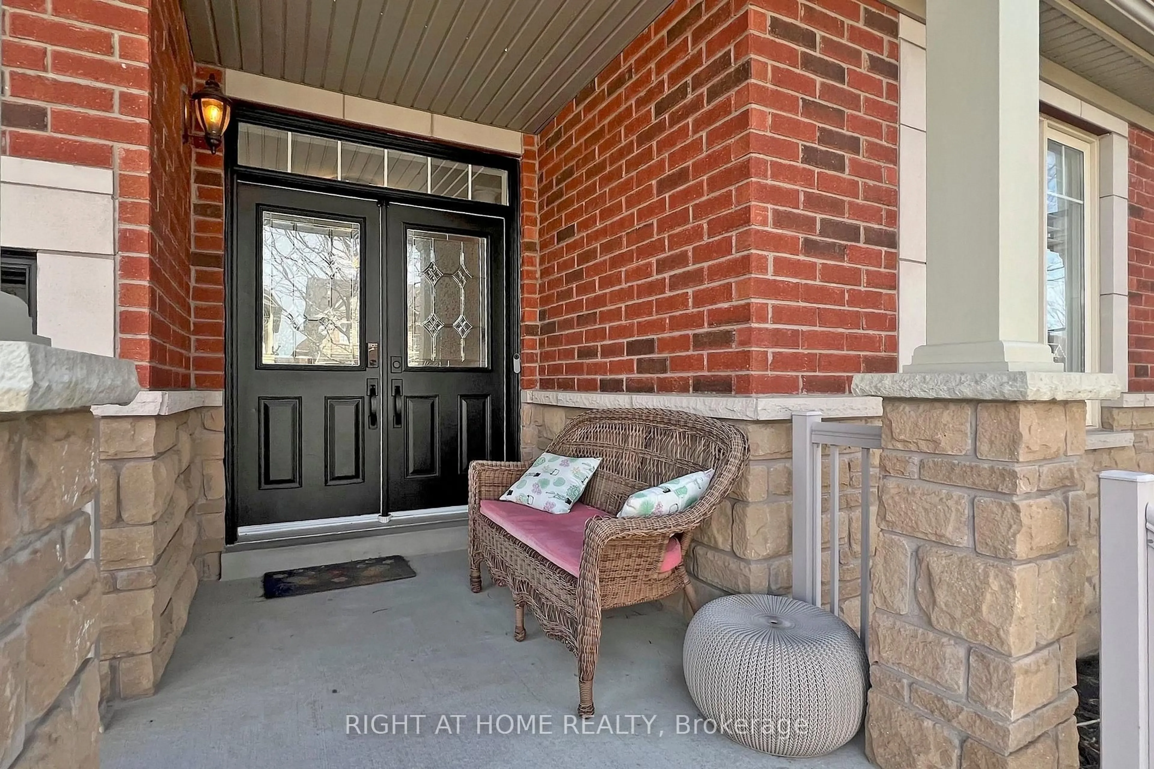 Indoor entryway for 17 Poulias Ave, Richmond Hill Ontario L4E 4A1