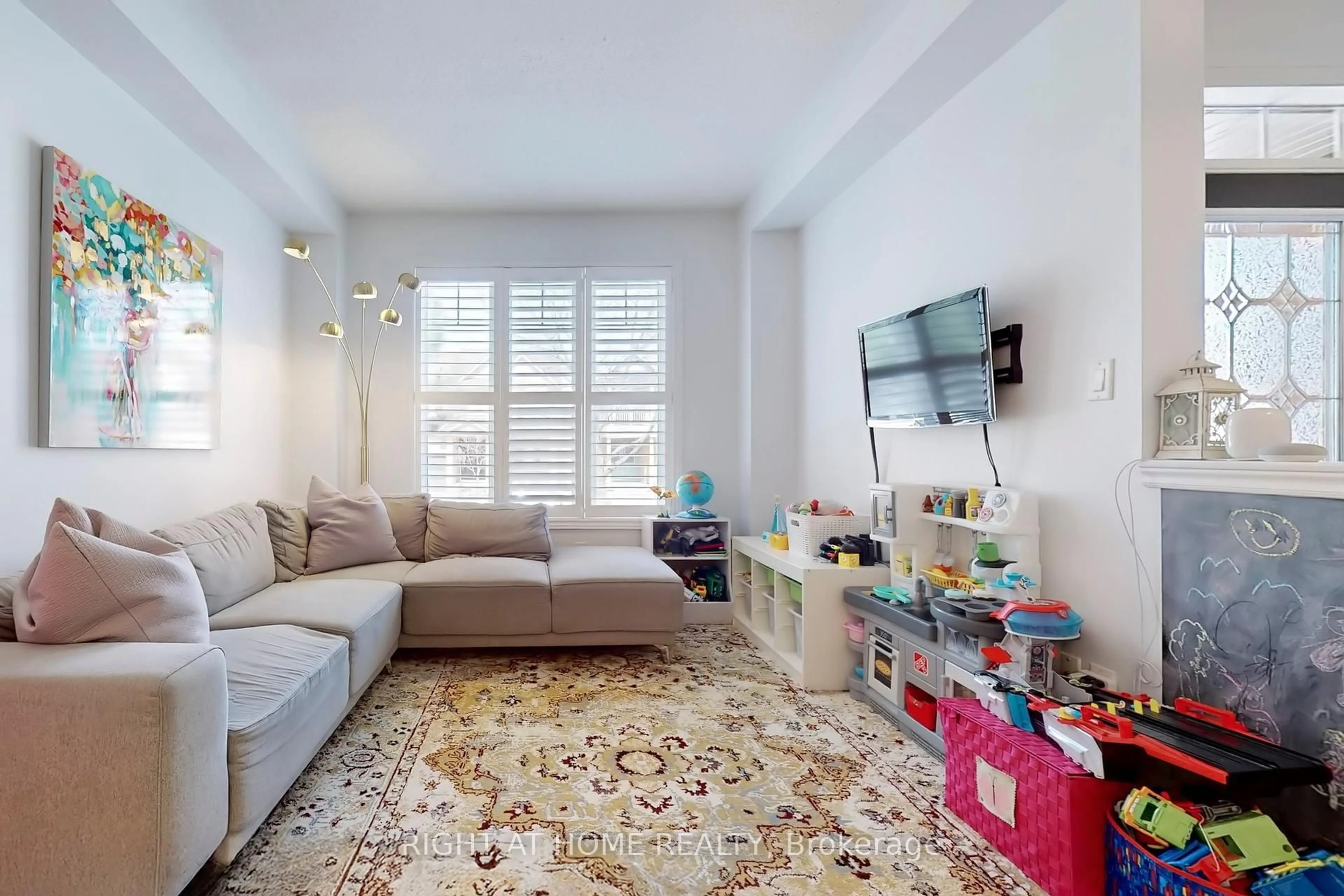 Living room with furniture, unknown for 17 Poulias Ave, Richmond Hill Ontario L4E 4A1