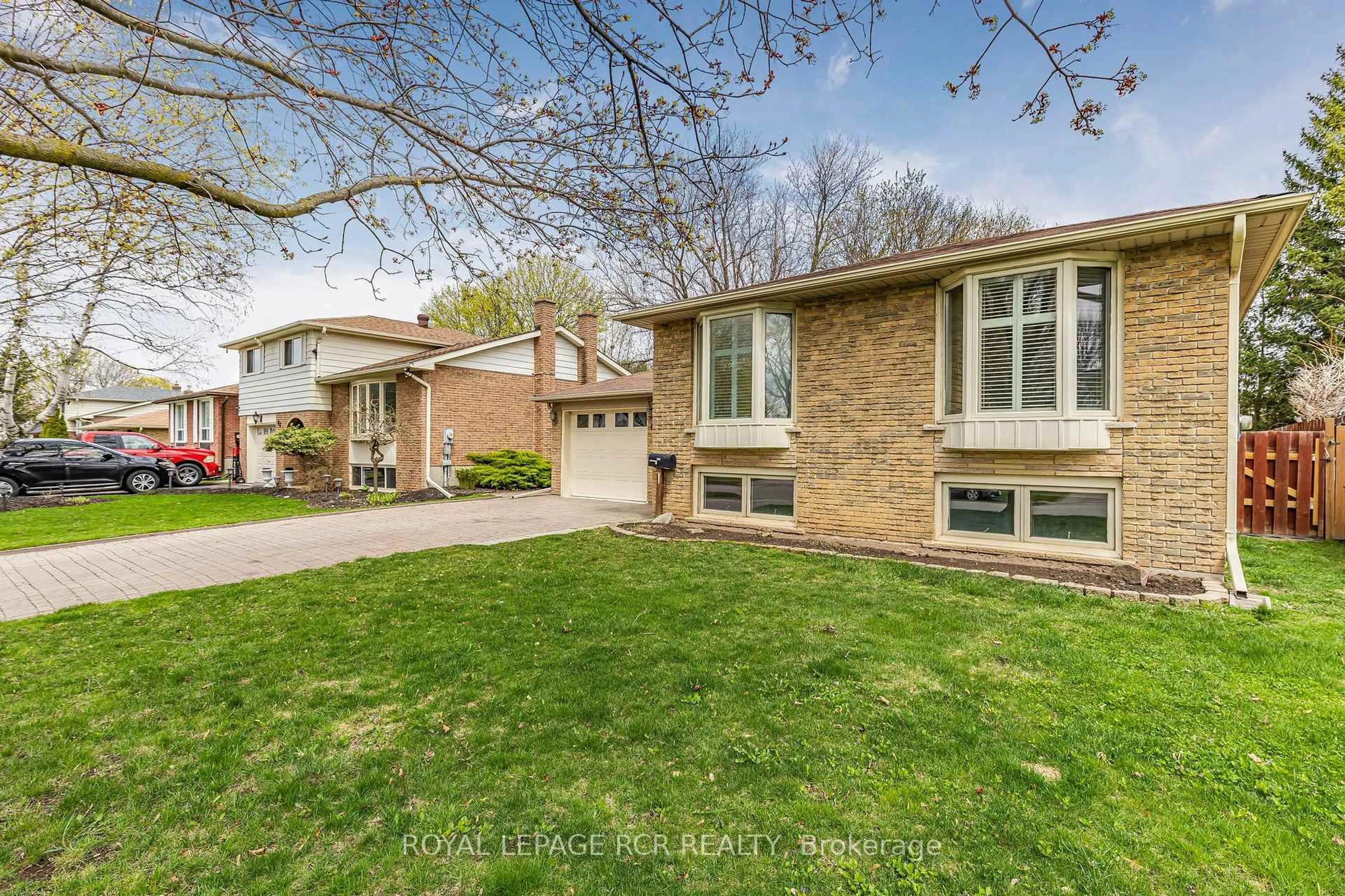 Home with brick exterior material, street for 43 Mitchell Ave, New Tecumseth Ontario L9R 1C2
