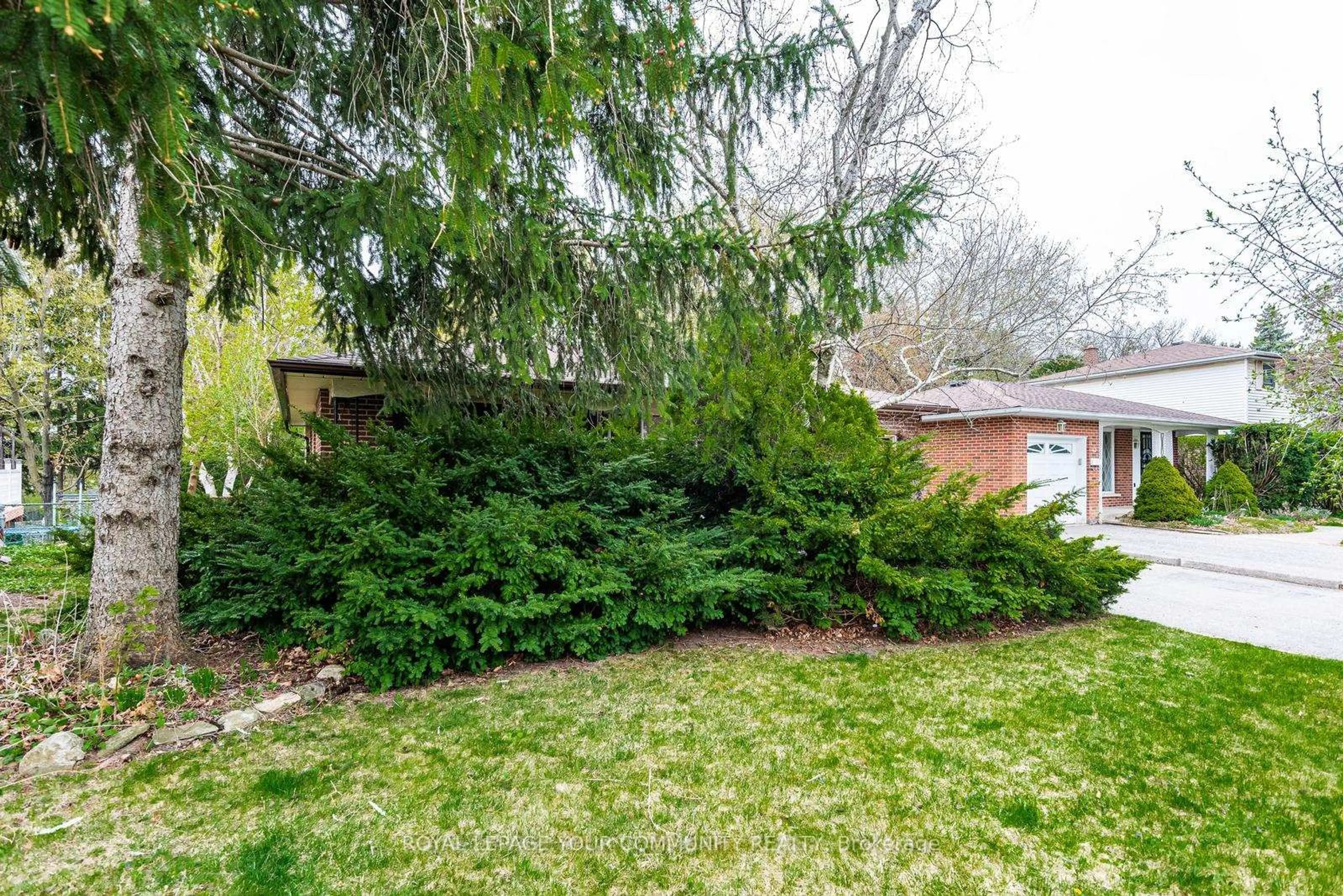 Unknown for 41 Romfield Crct, Markham Ontario L3T 3H4