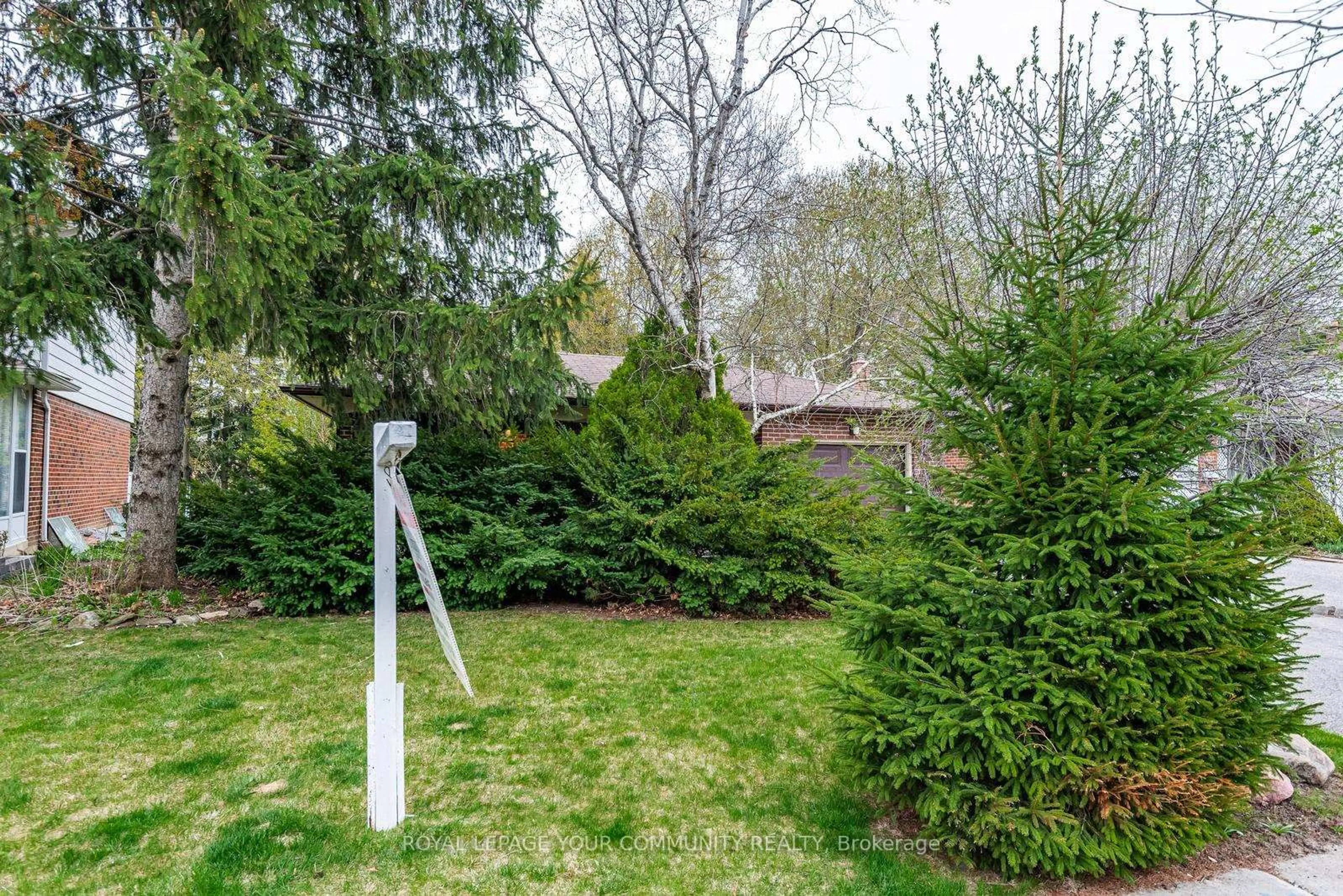 A pic from outside/outdoor area/front of a property/back of a property/a pic from drone, forest/trees view for 41 Romfield Crct, Markham Ontario L3T 3H4