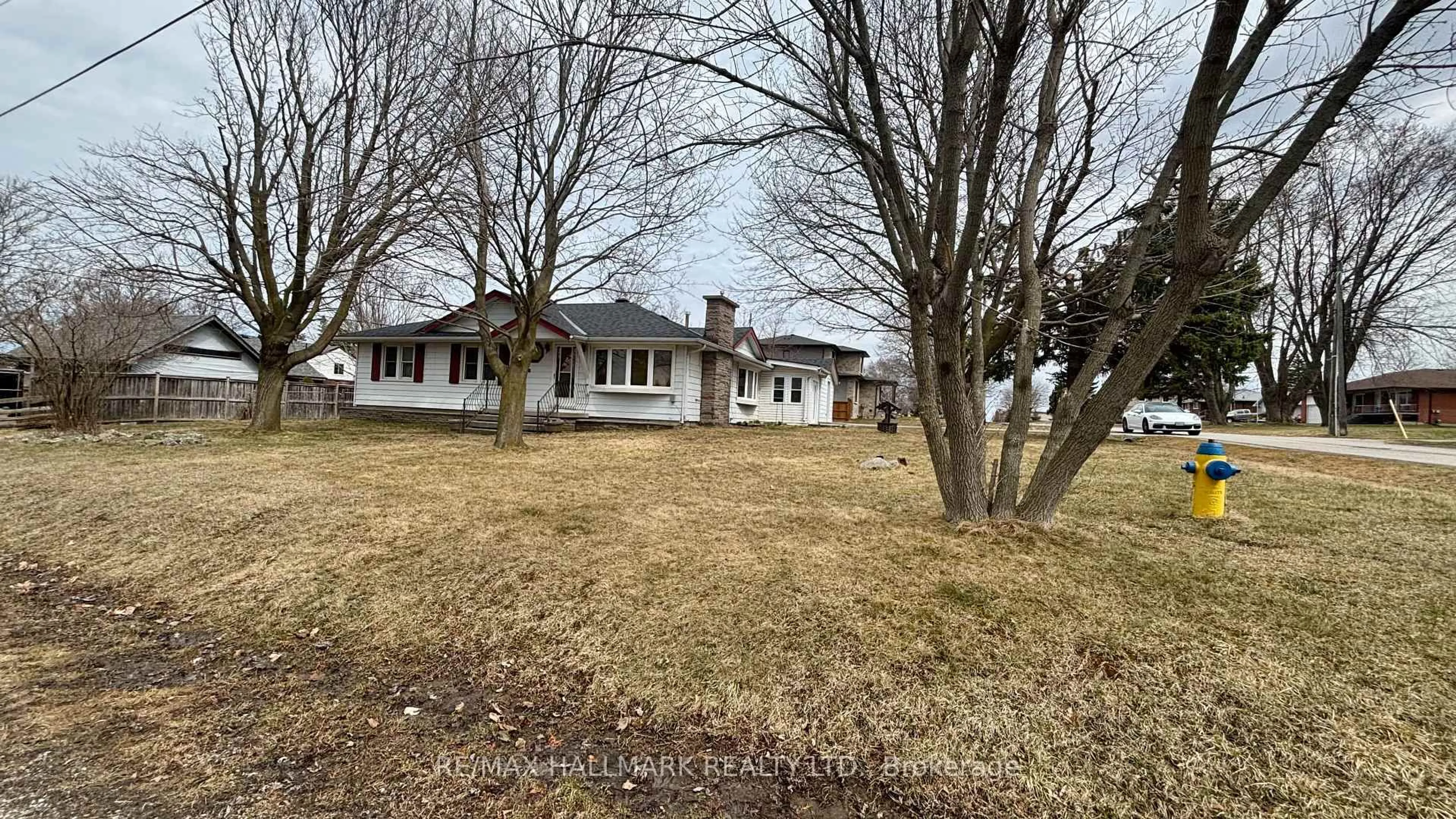 A pic from outside/outdoor area/front of a property/back of a property/a pic from drone, street for 294 Mcmillan Dr, Georgina Ontario L4P 3C5
