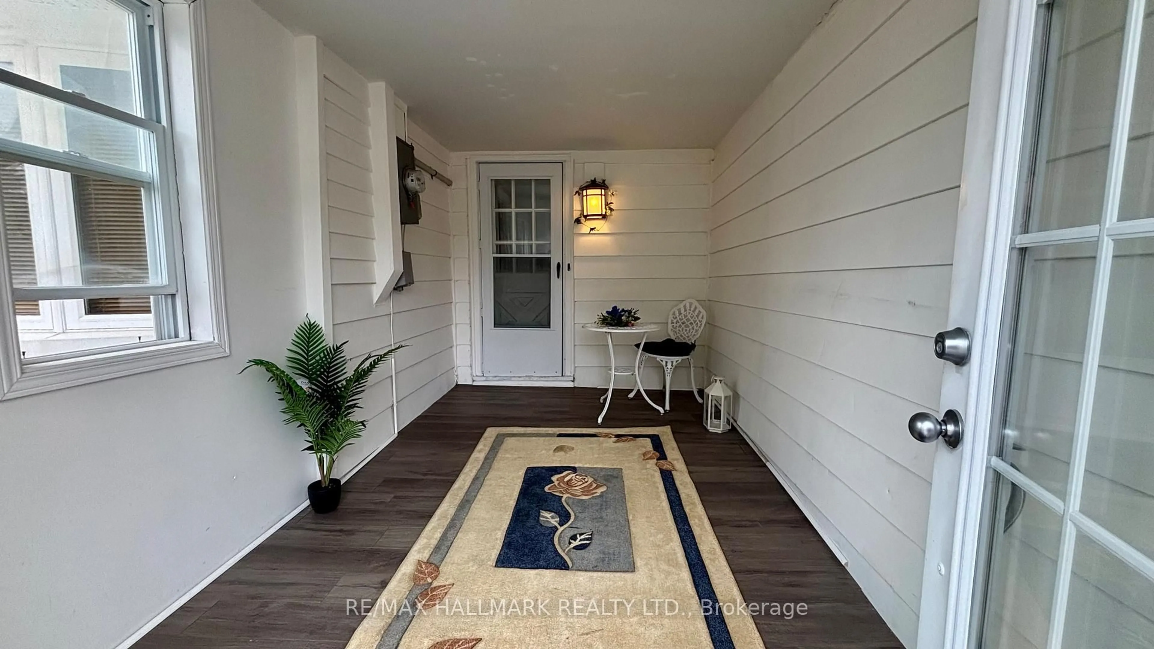 Indoor entryway for 294 Mcmillan Dr, Georgina Ontario L4P 3C5