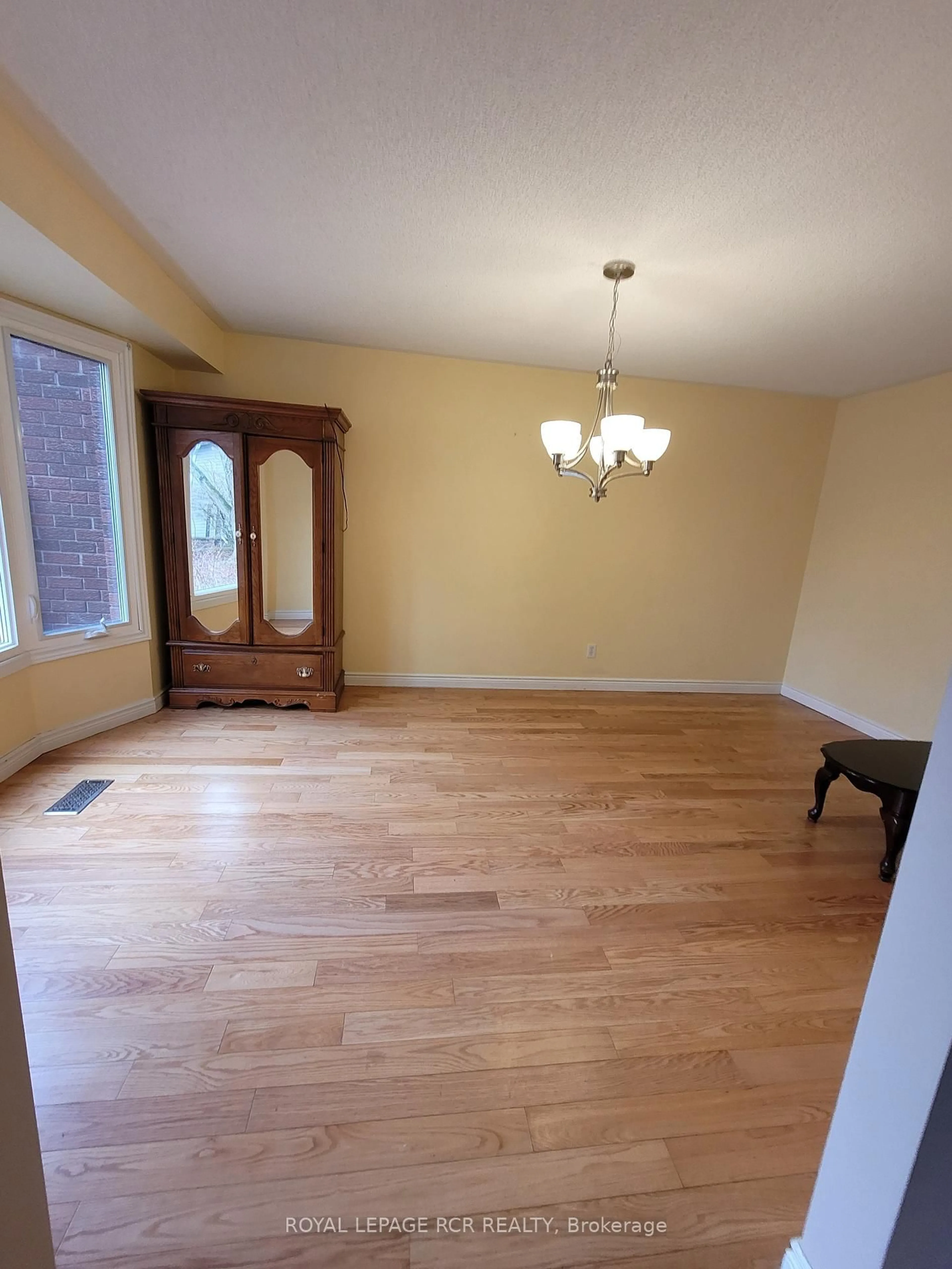 A pic of a room for 10 Lepard Cres, East Gwillimbury Ontario L9N 1G3