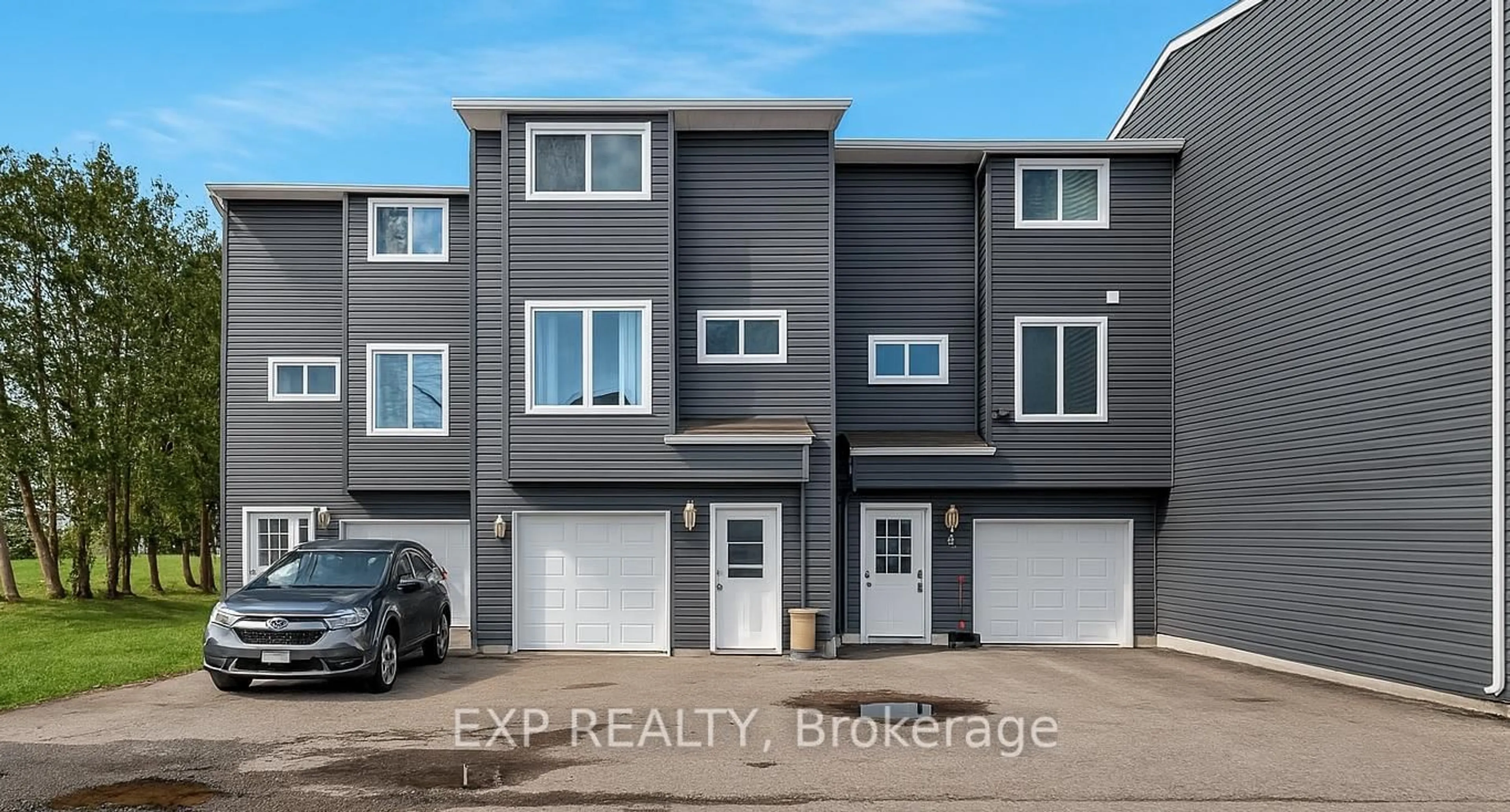A pic from outside/outdoor area/front of a property/back of a property/a pic from drone, street for 113 North St #2, Georgina Ontario L0E 1R0